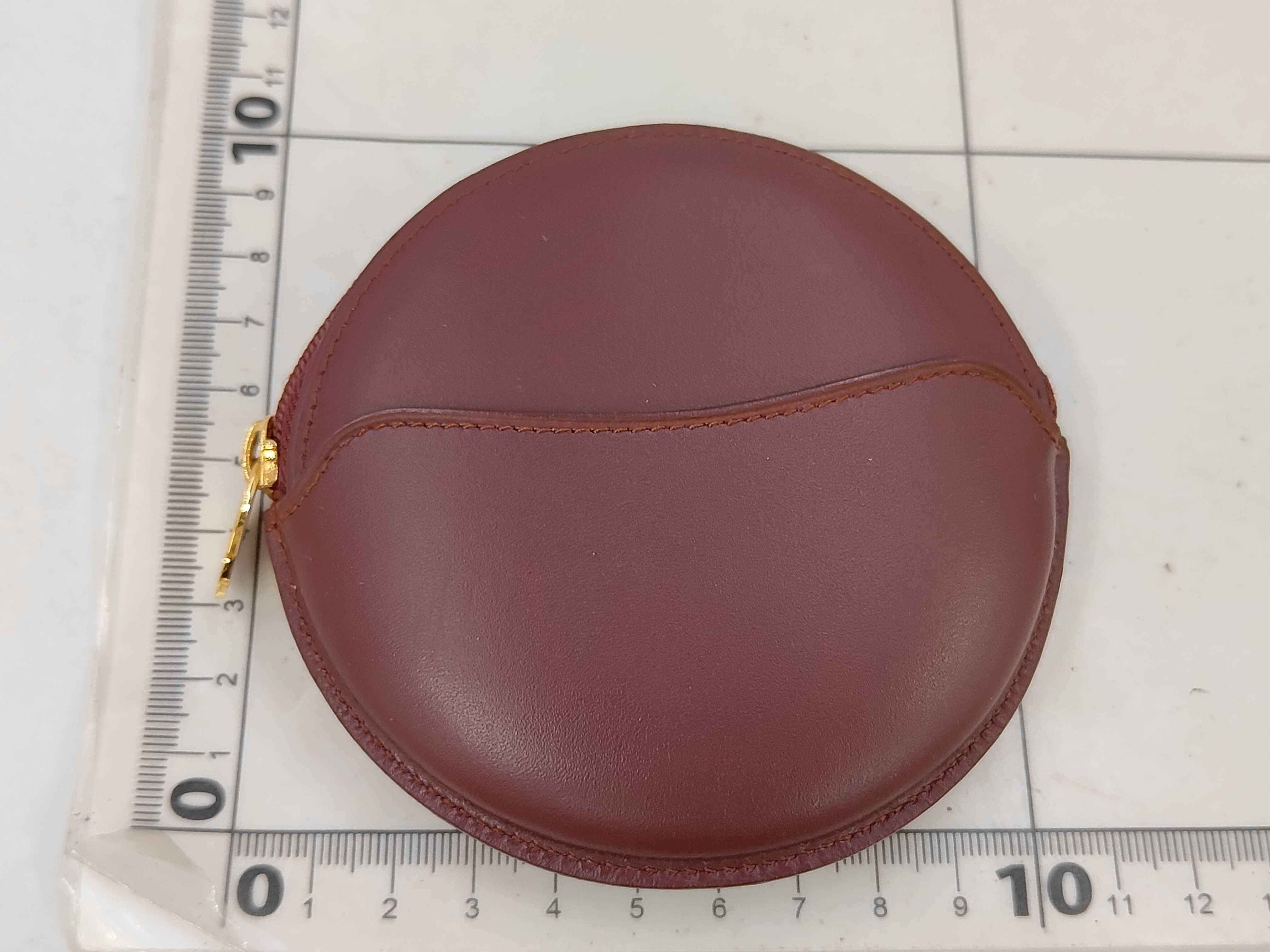 must line coin case — view 2