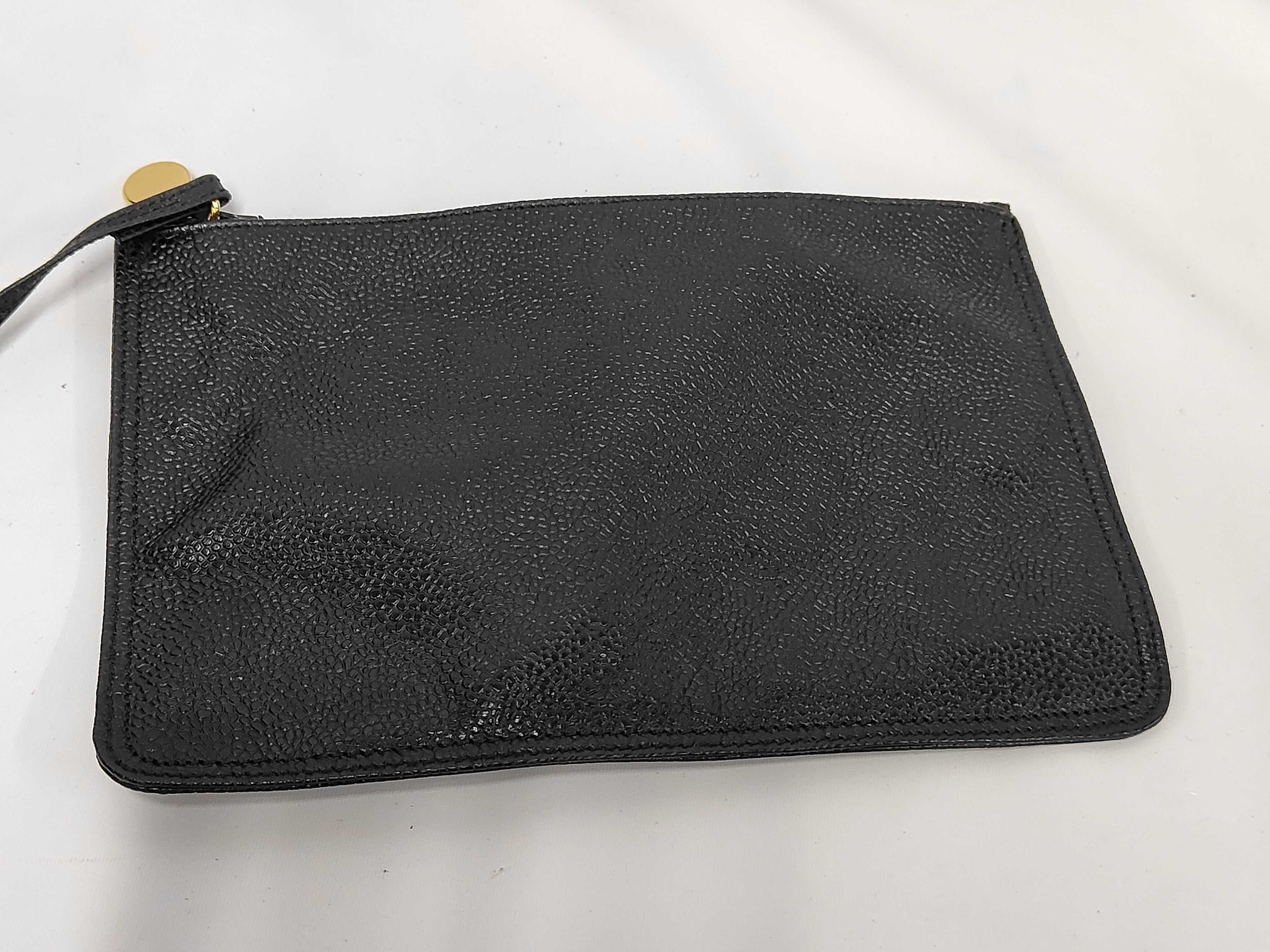 Vintage Drawstring Bag, Black Caviar Leather Shoulder Bag — view 14