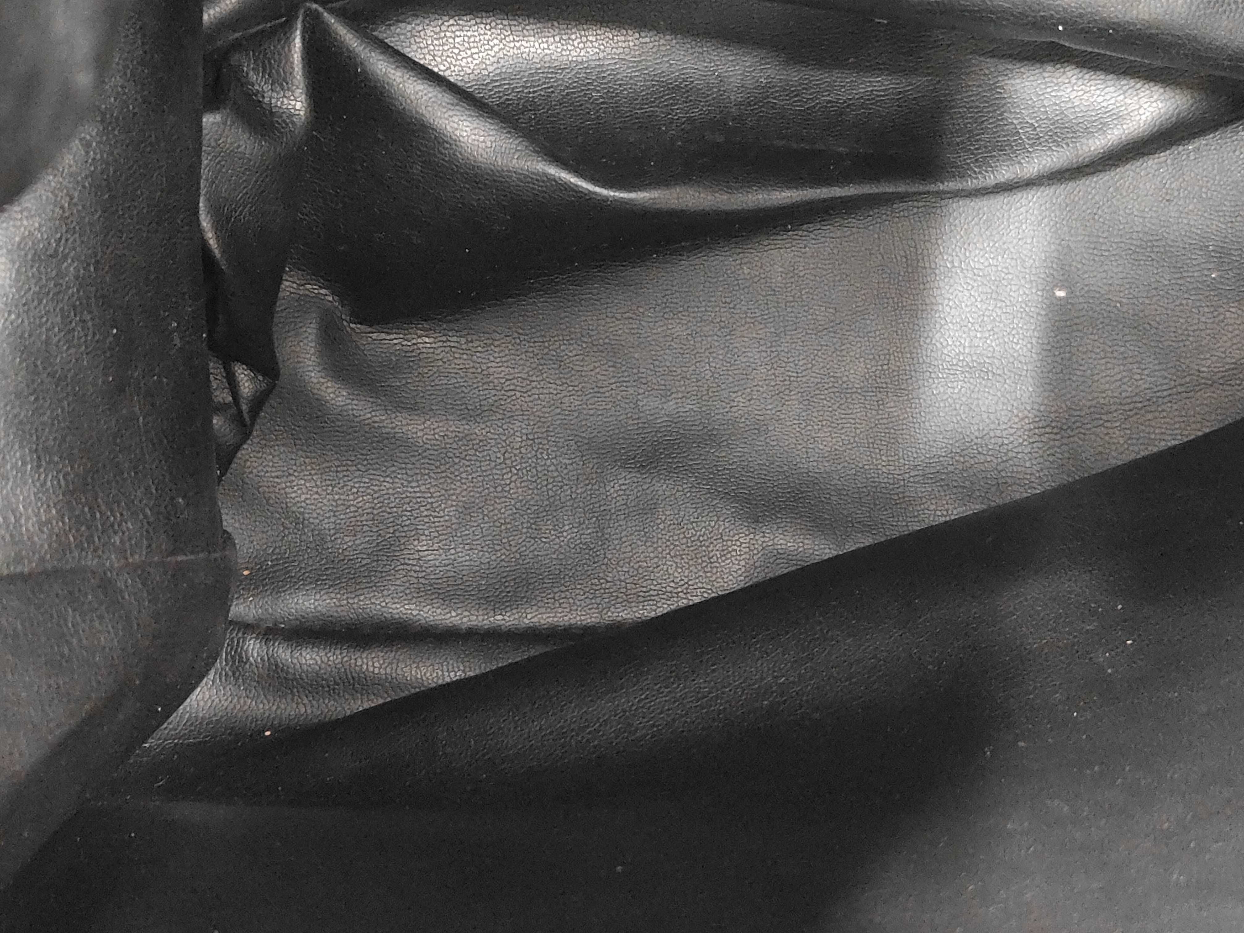 Vintage Drawstring Bag, Black Caviar Leather Shoulder Bag — view 8