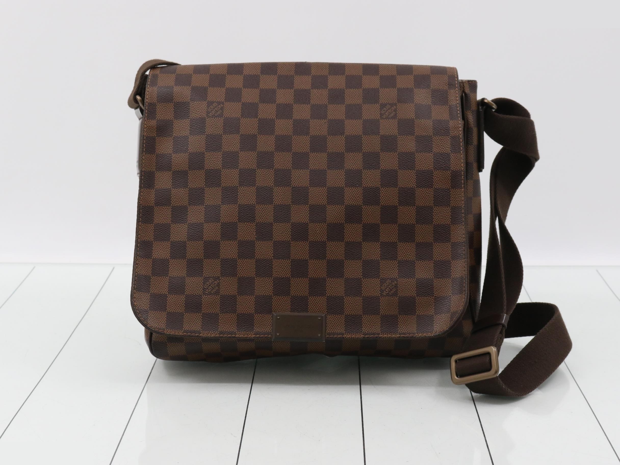 District MM Damier Shoulder Bag
