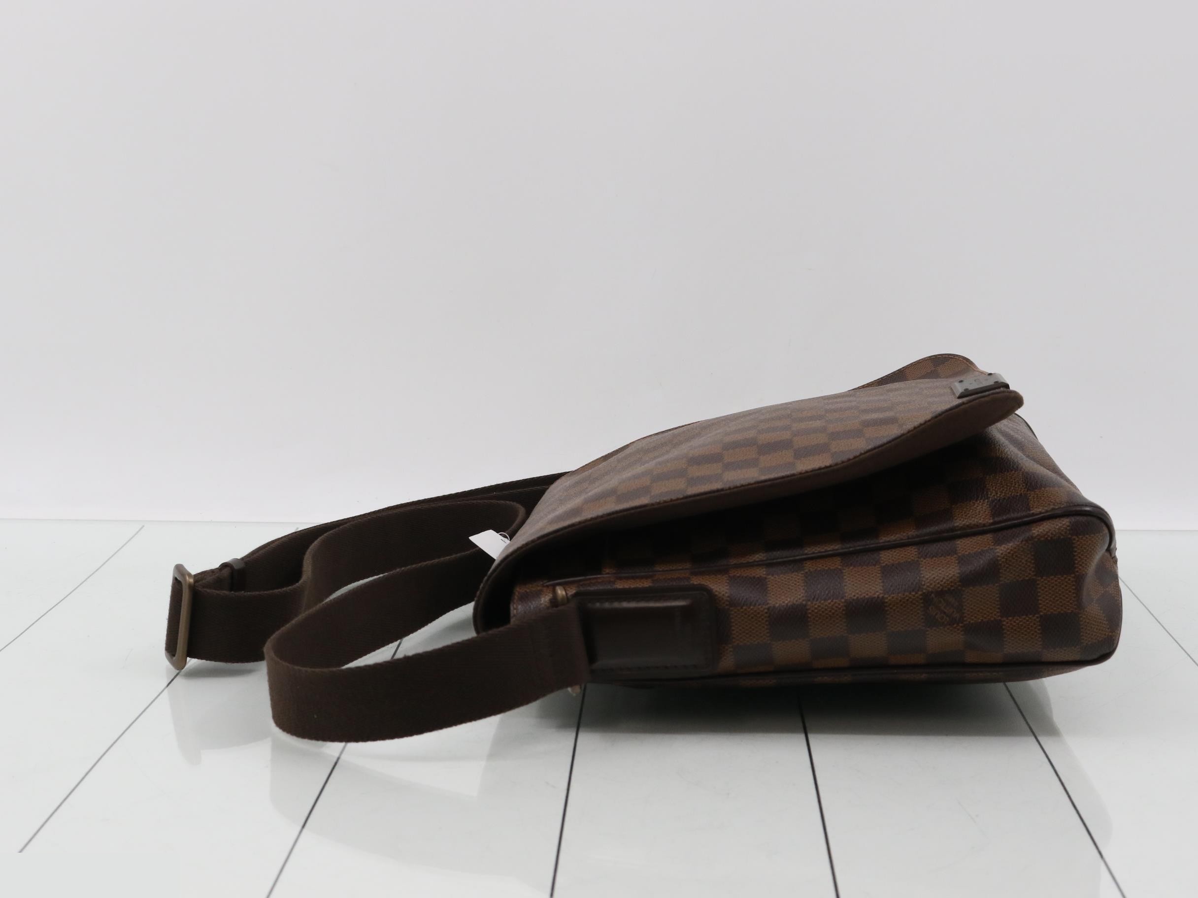 District MM Damier Shoulder Bag — view 4