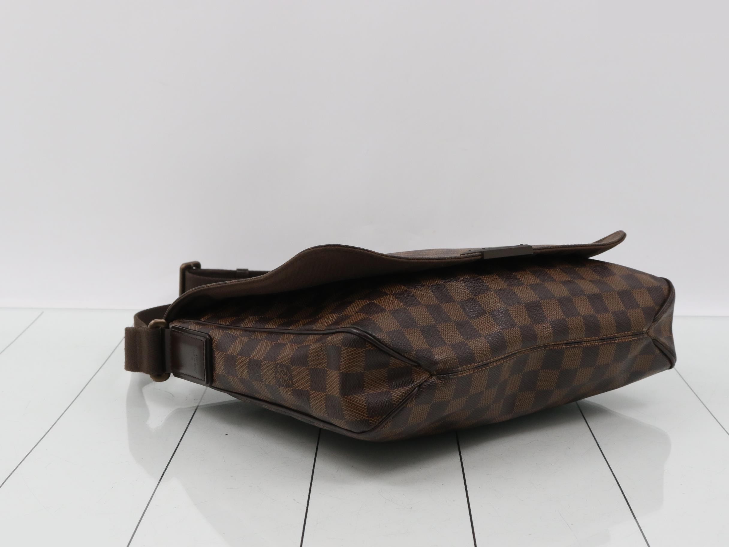 District MM Damier Shoulder Bag — view 5