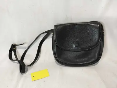 Burberrys Leather Shoulder Bag with Nova Check Interior