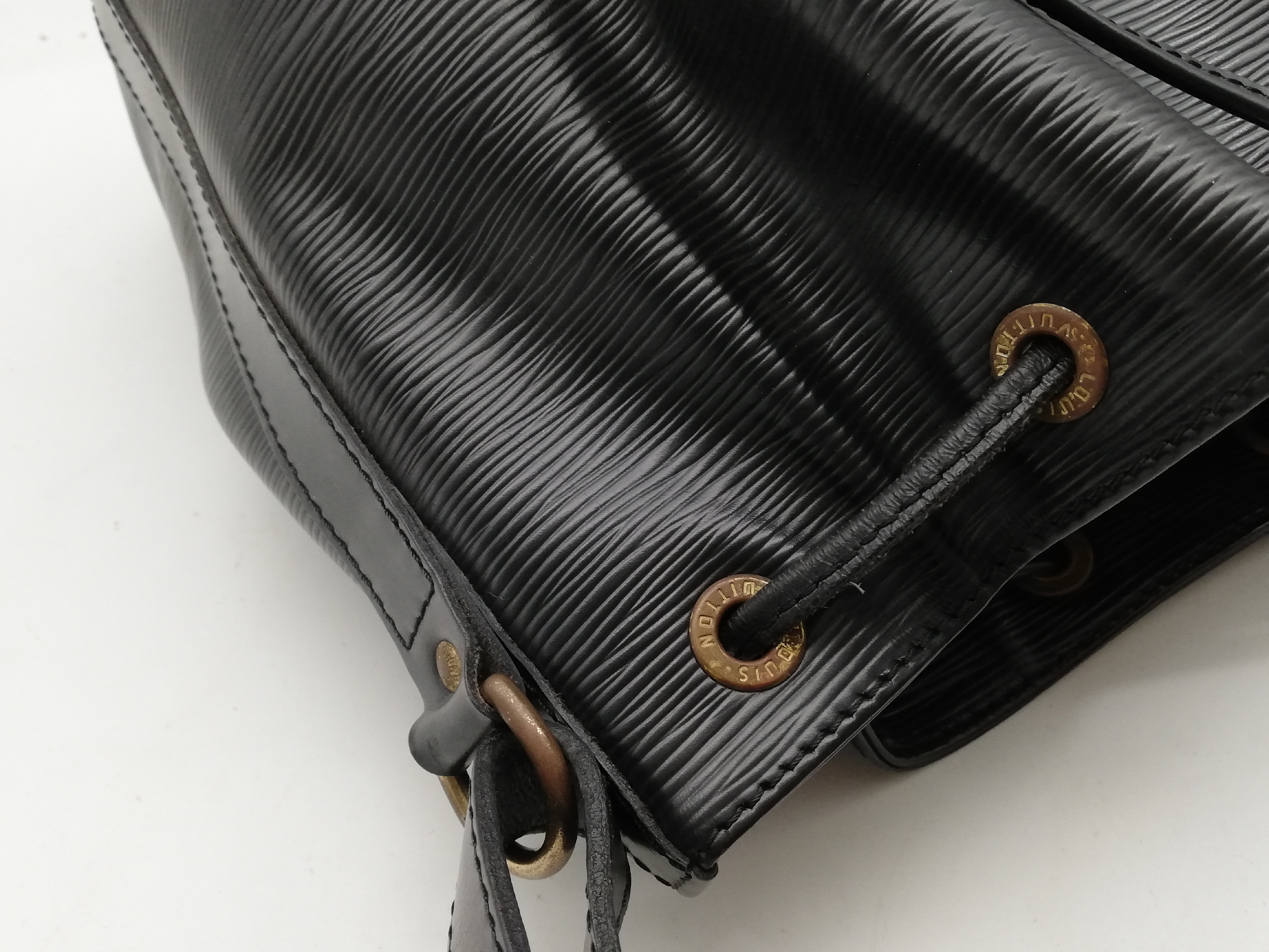 Epi Petit Noé M59012 Noir Shoulder Bag — view 11