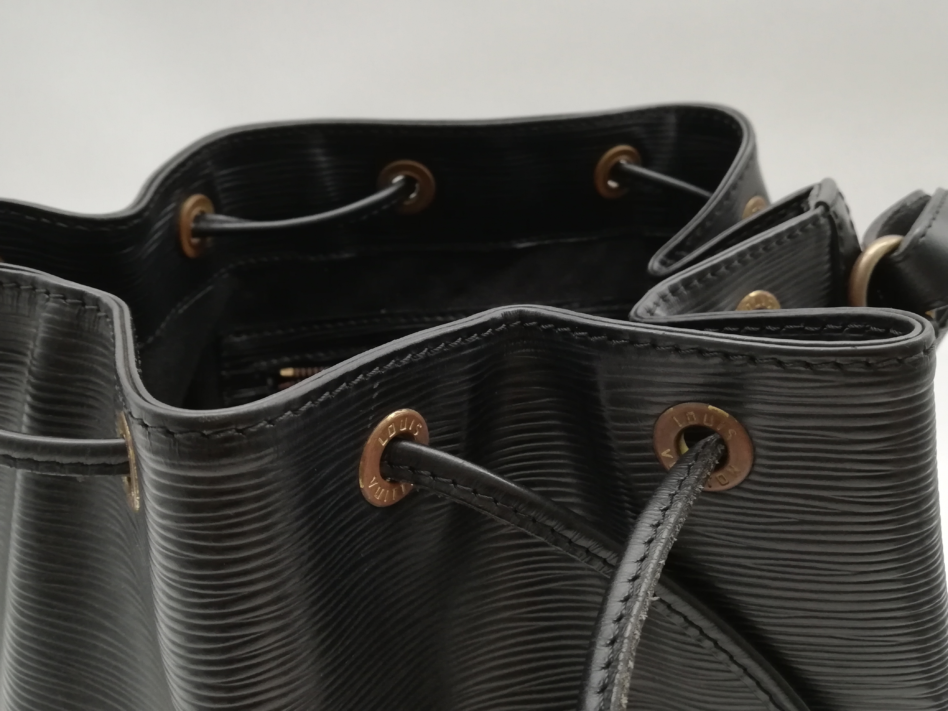 Epi Petit Noé M59012 Noir Shoulder Bag — view 13
