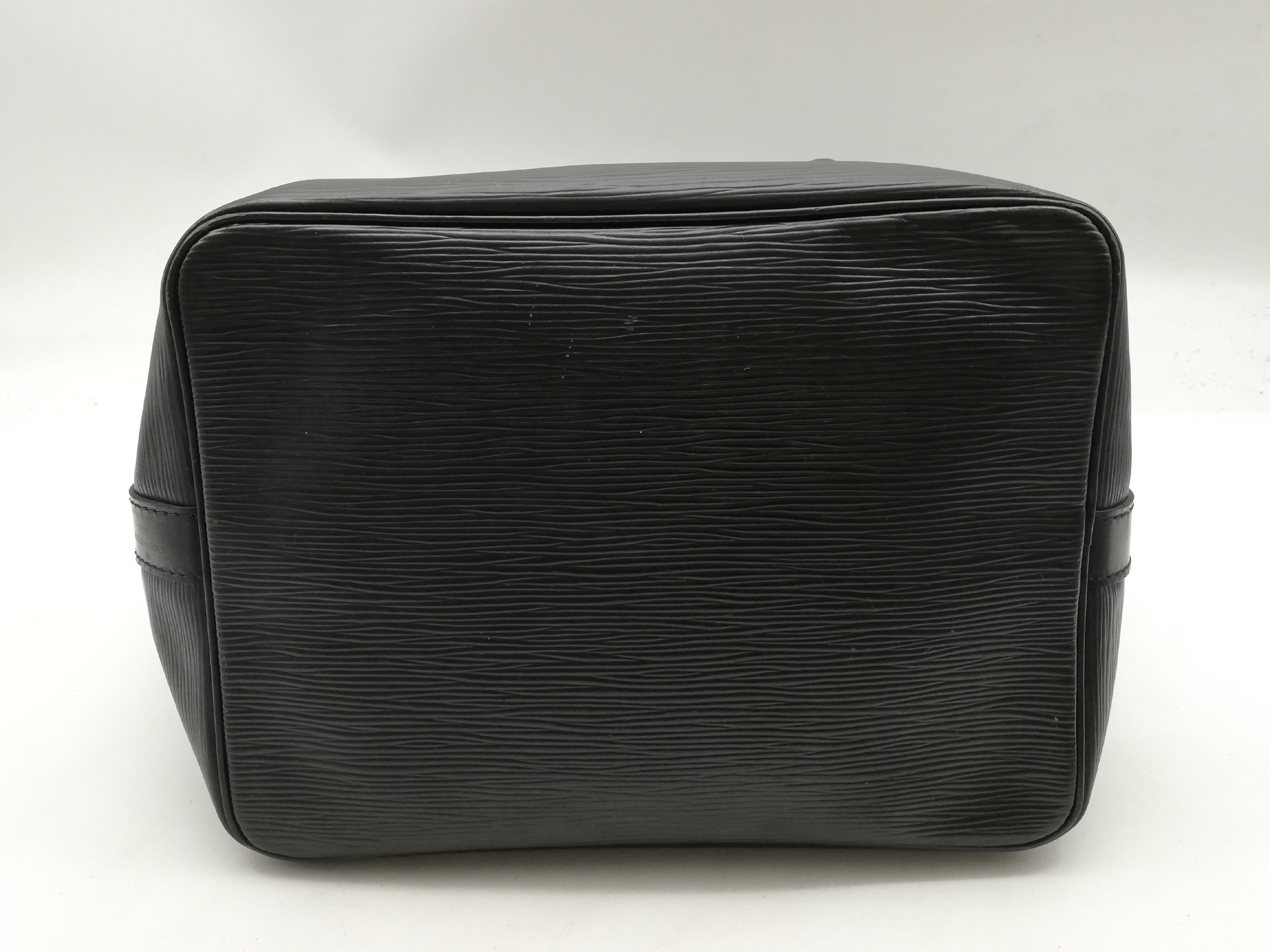 Epi Petit Noé M59012 Noir Shoulder Bag — view 5