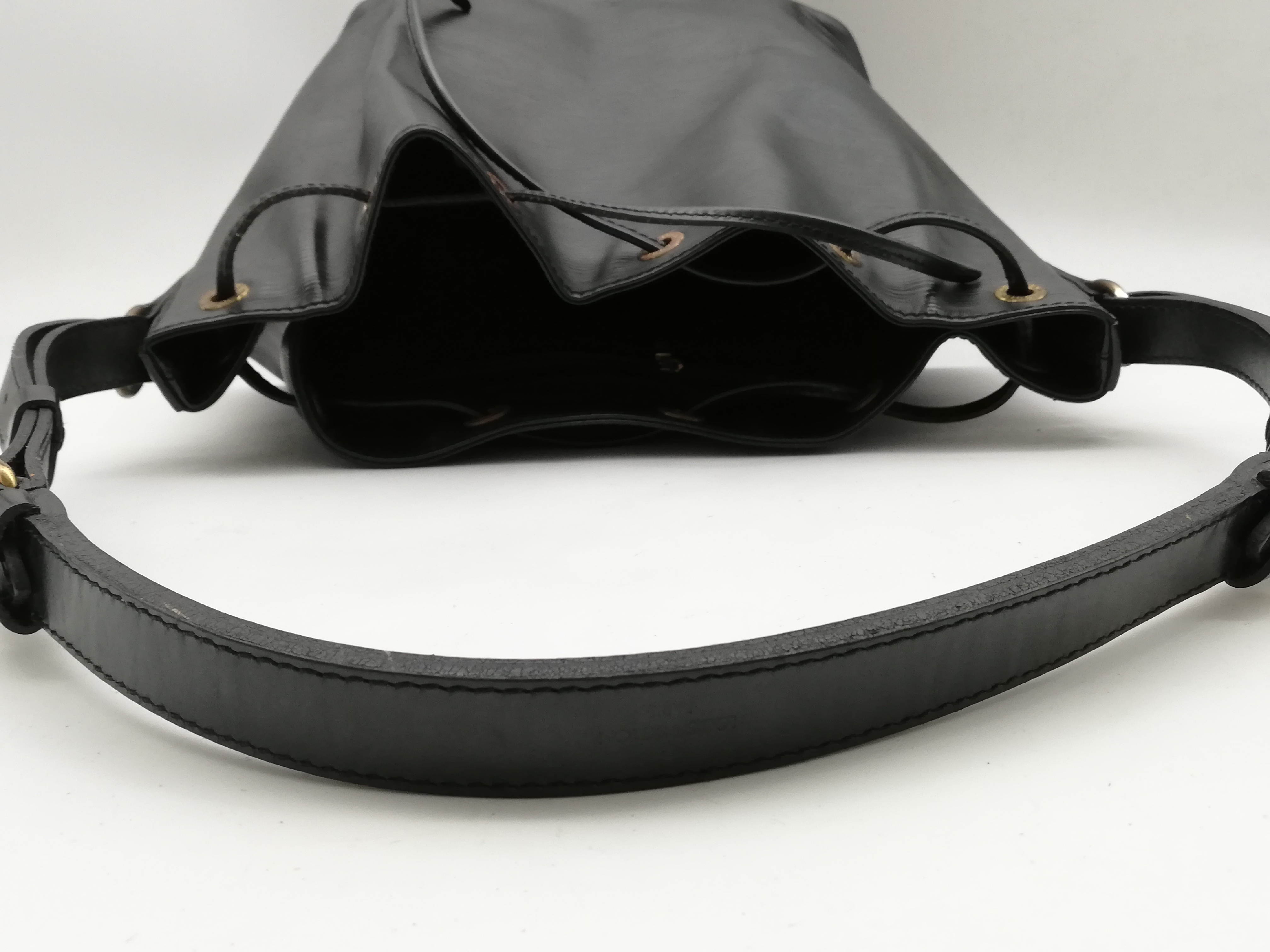 Epi Petit Noé M59012 Noir Shoulder Bag — view 6