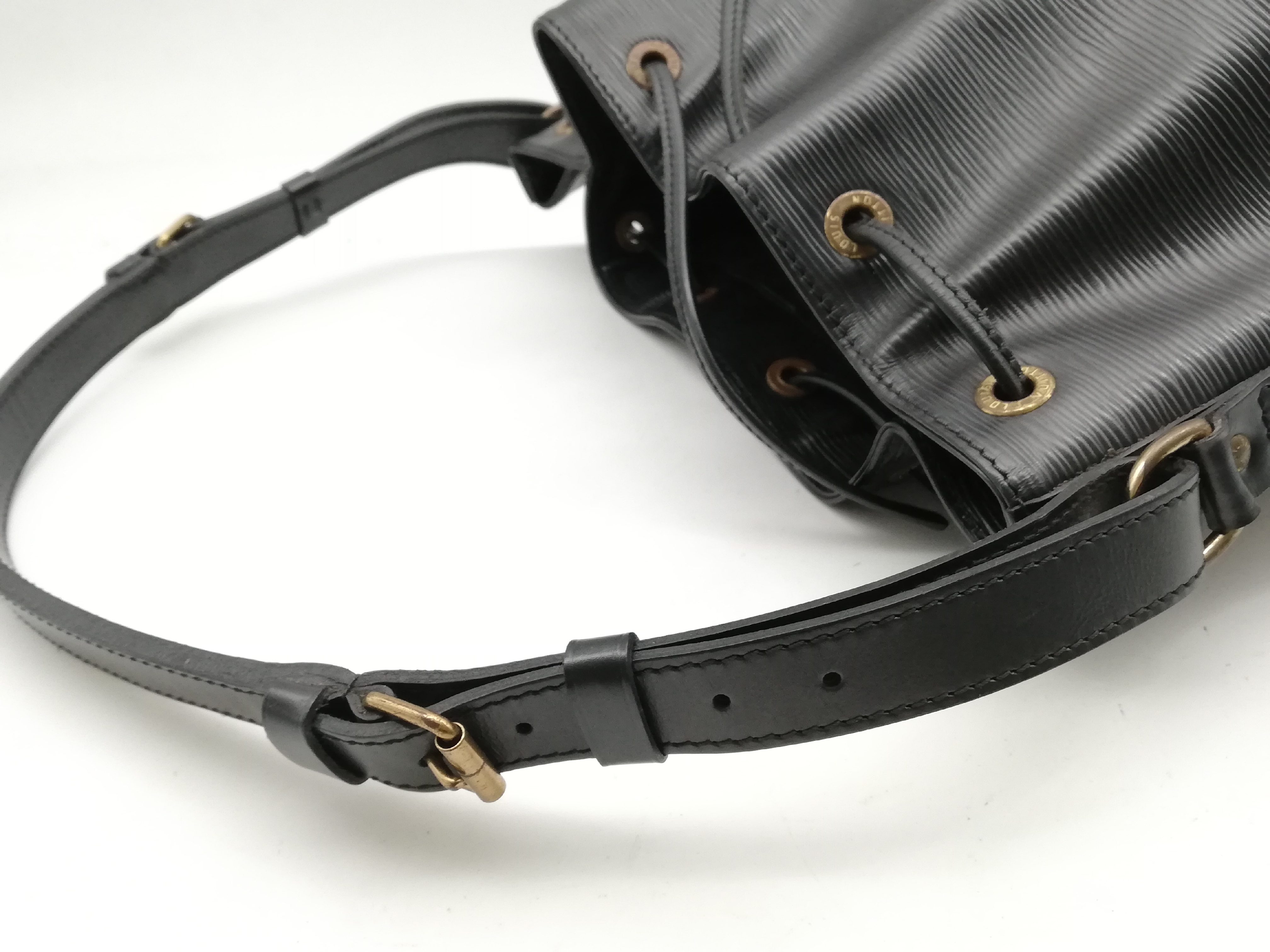 Epi Petit Noé M59012 Noir Shoulder Bag — view 8