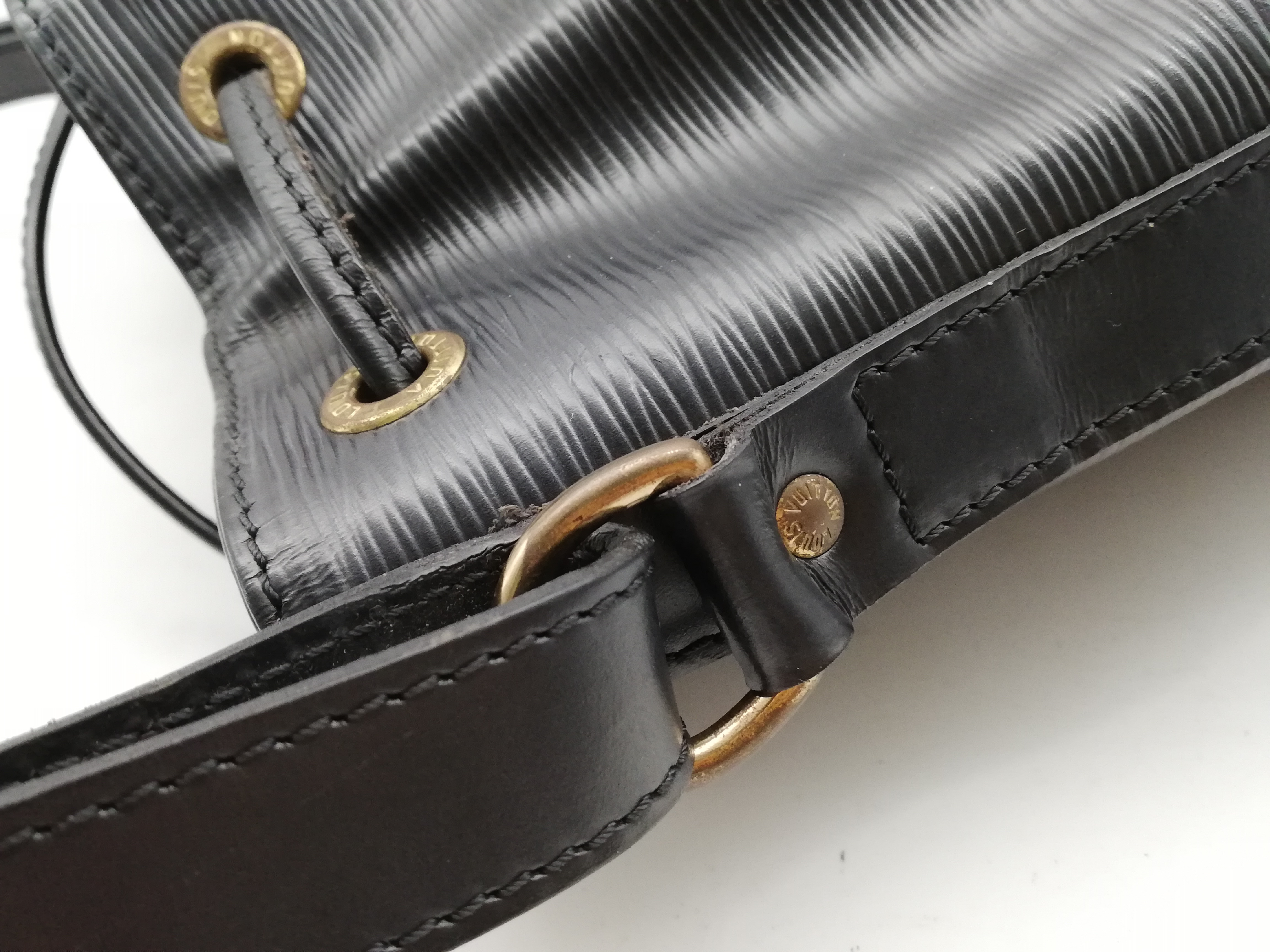 Epi Petit Noé M59012 Noir Shoulder Bag — view 9