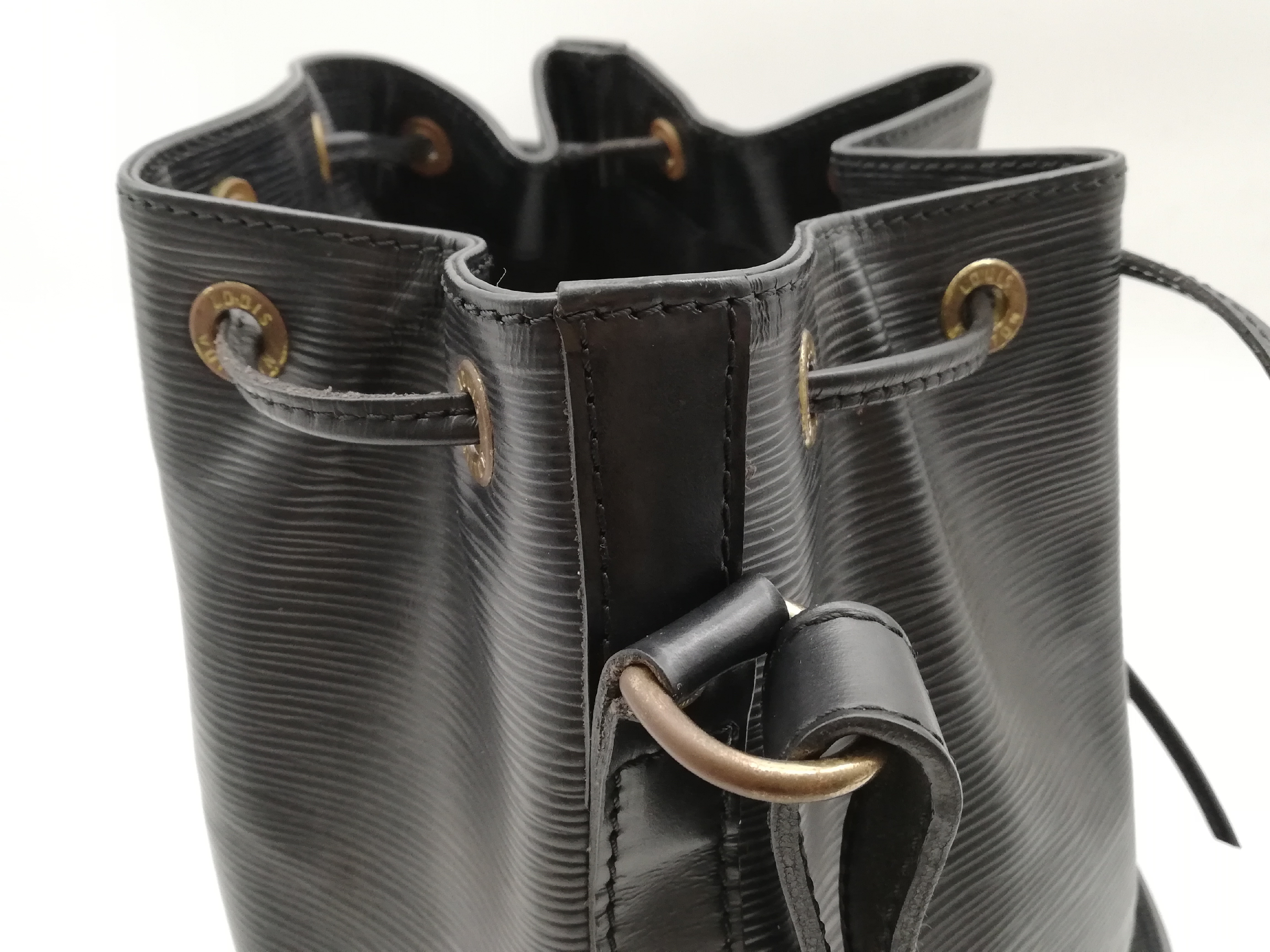 Epi Petit Noé M59012 Noir Shoulder Bag — view 10
