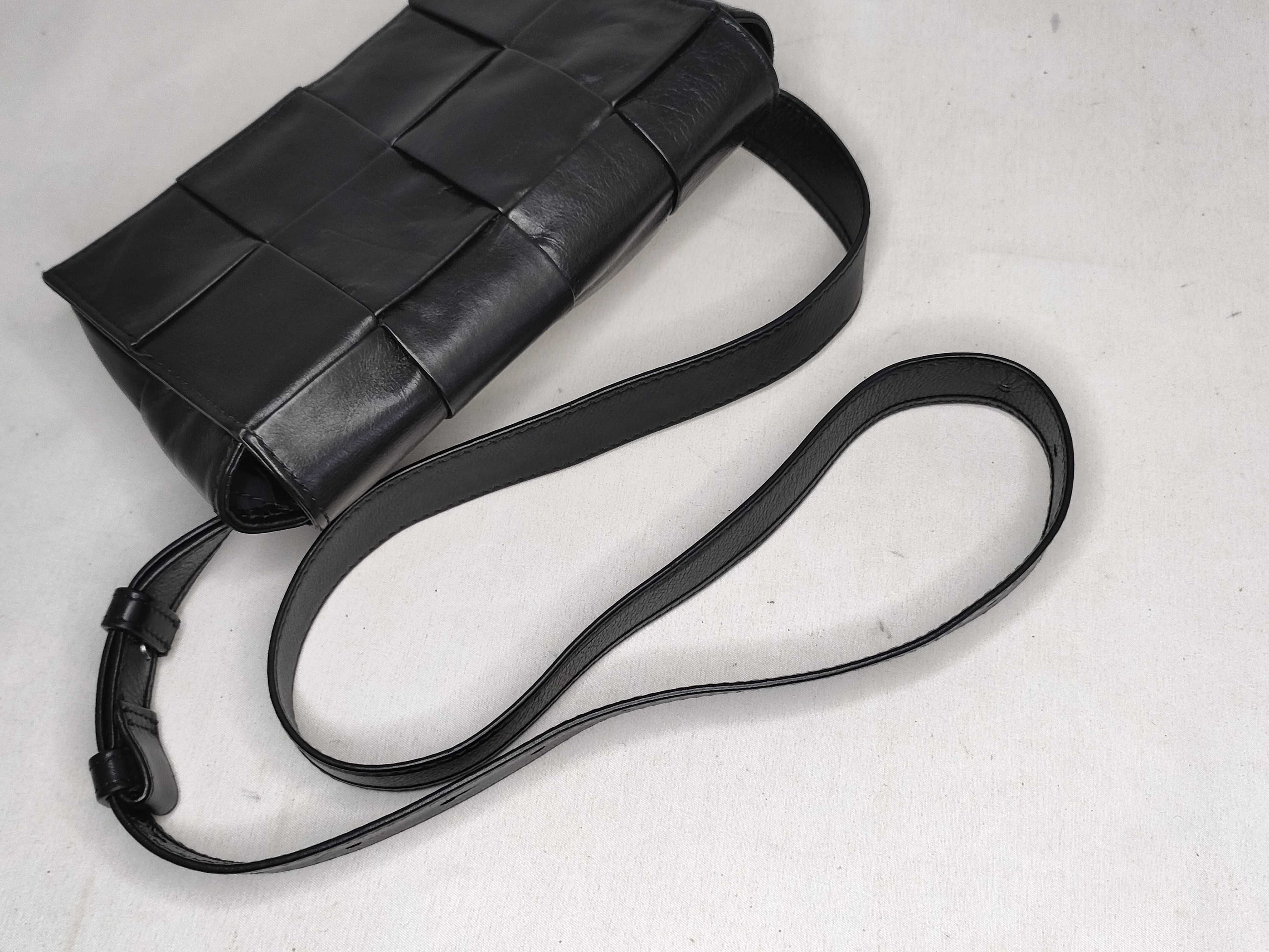 Maxi Intrecciato Cassette Leather Waist Pouch Black Shoulder Bag — view 3