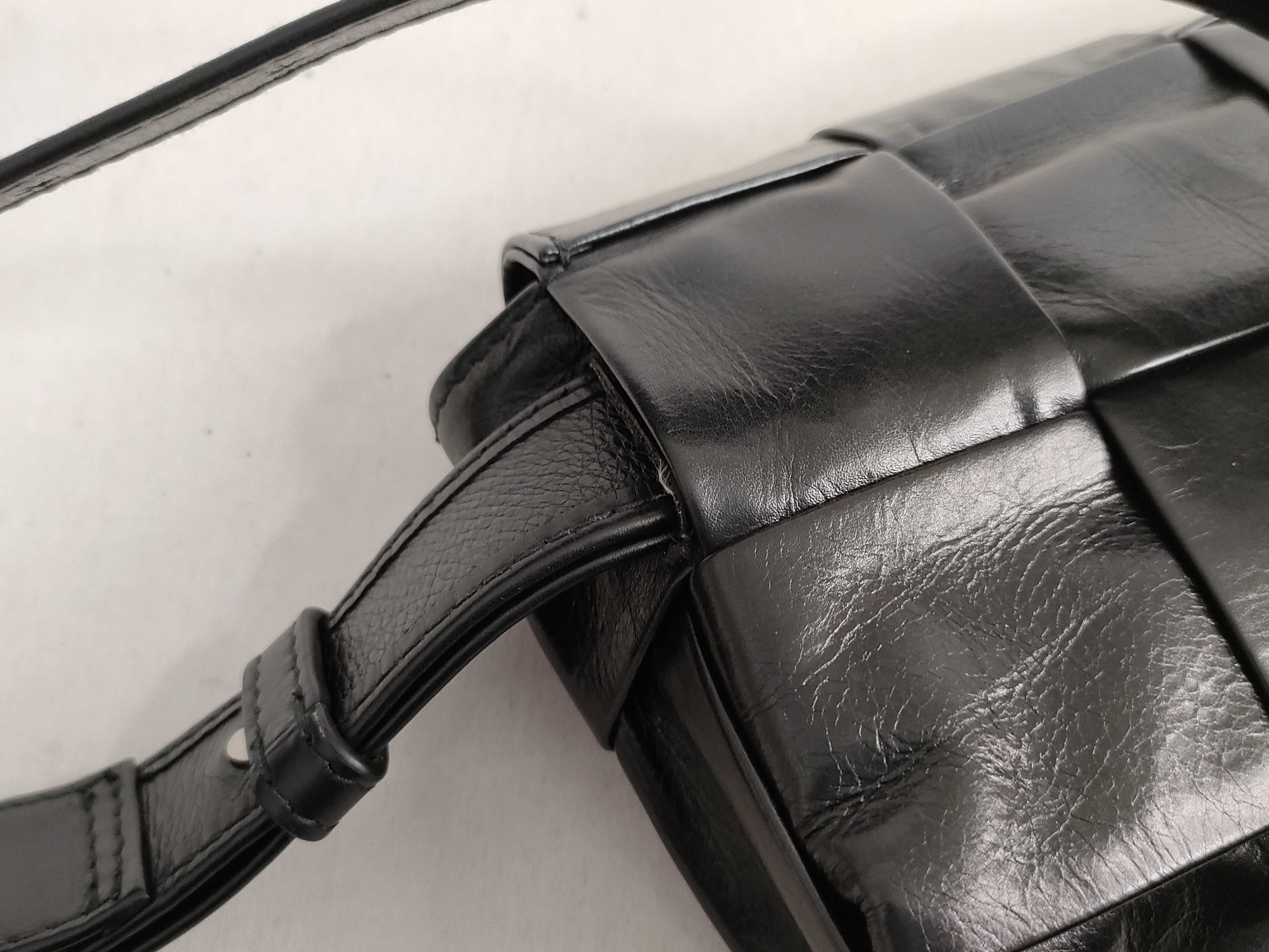 Maxi Intrecciato Cassette Leather Waist Pouch Black Shoulder Bag — view 5