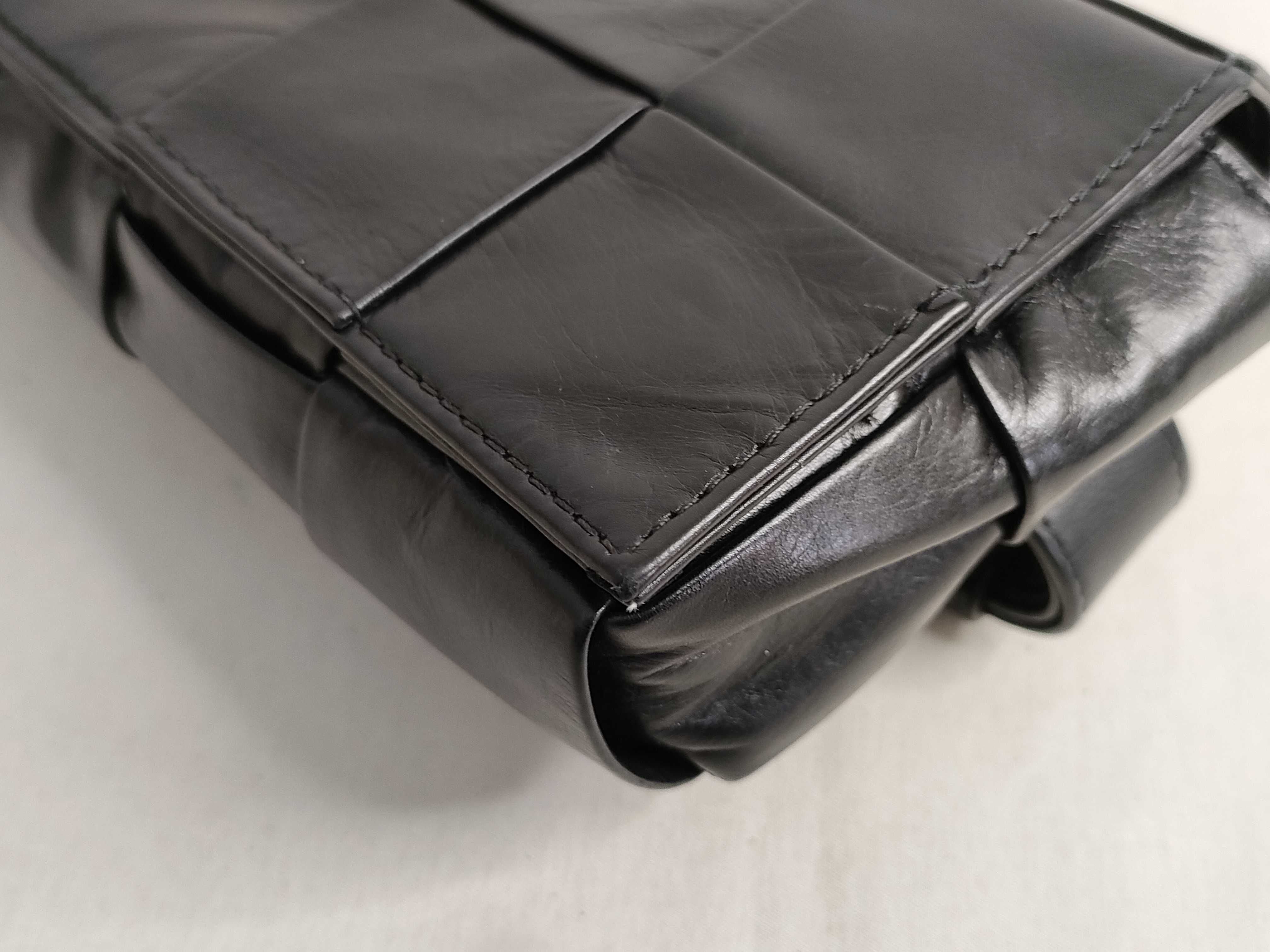 Maxi Intrecciato Cassette Leather Waist Pouch Black Shoulder Bag — view 6