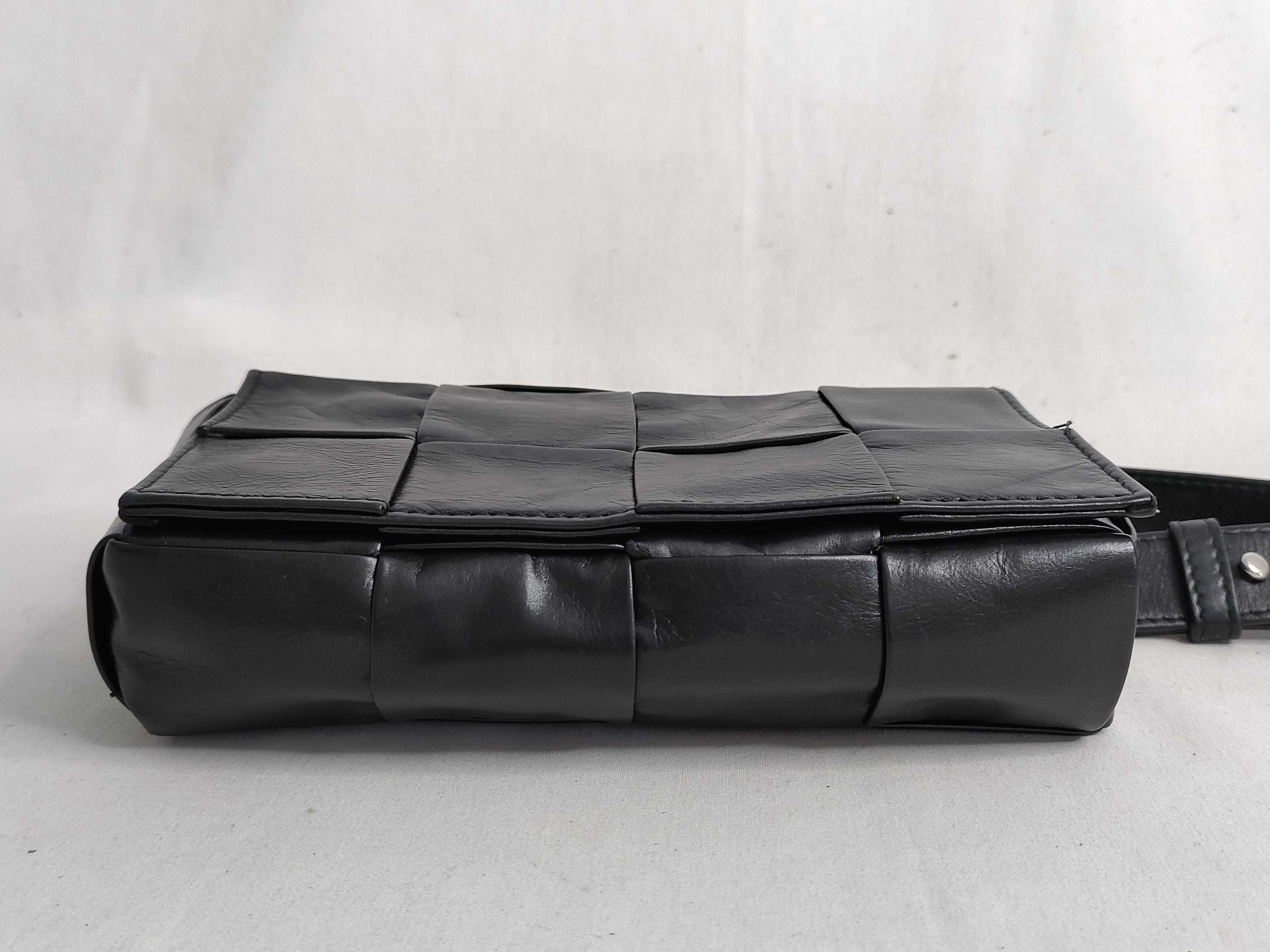 Maxi Intrecciato Cassette Leather Waist Pouch Black Shoulder Bag — view 7
