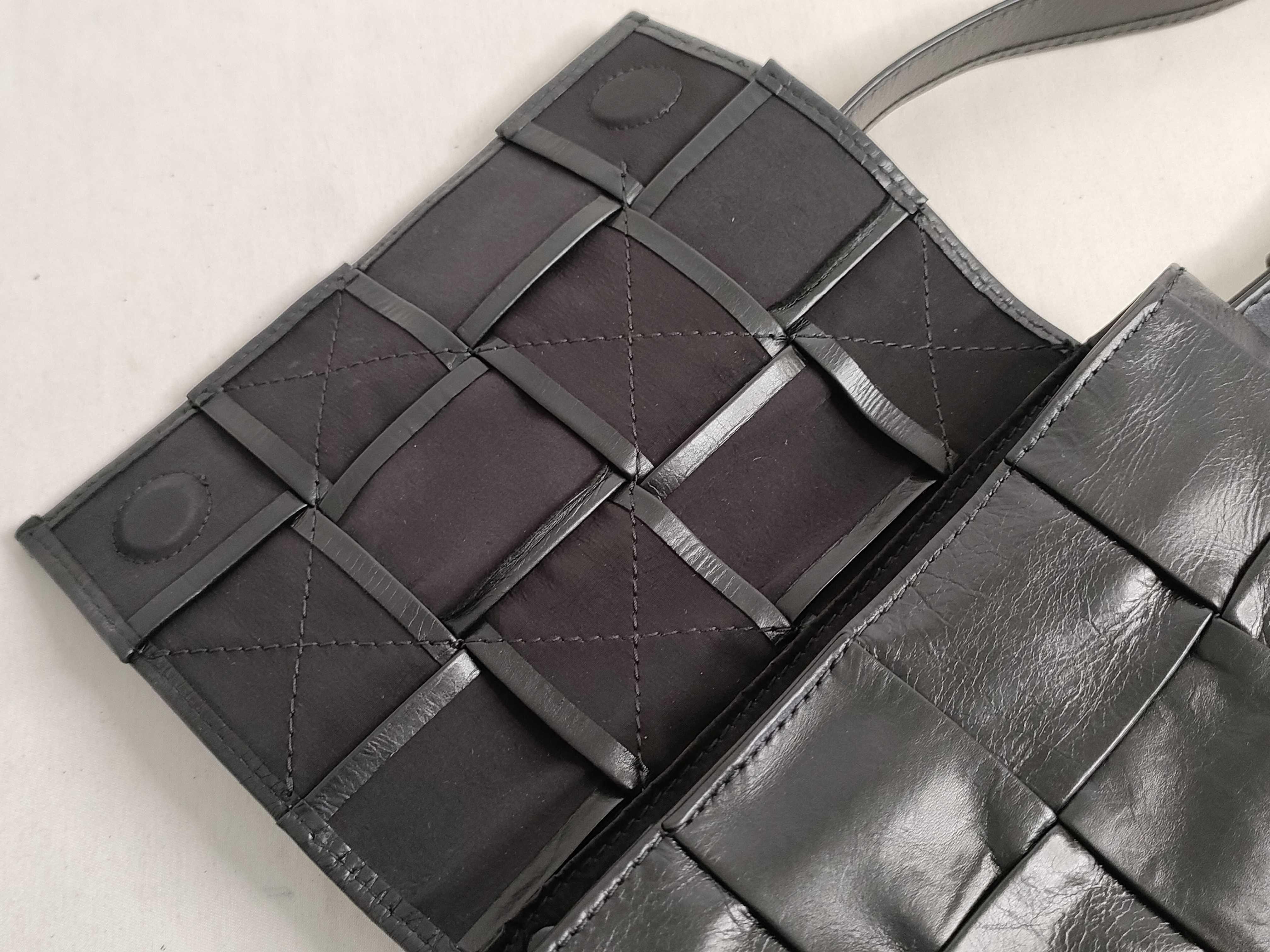 Maxi Intrecciato Cassette Leather Waist Pouch Black Shoulder Bag — view 8
