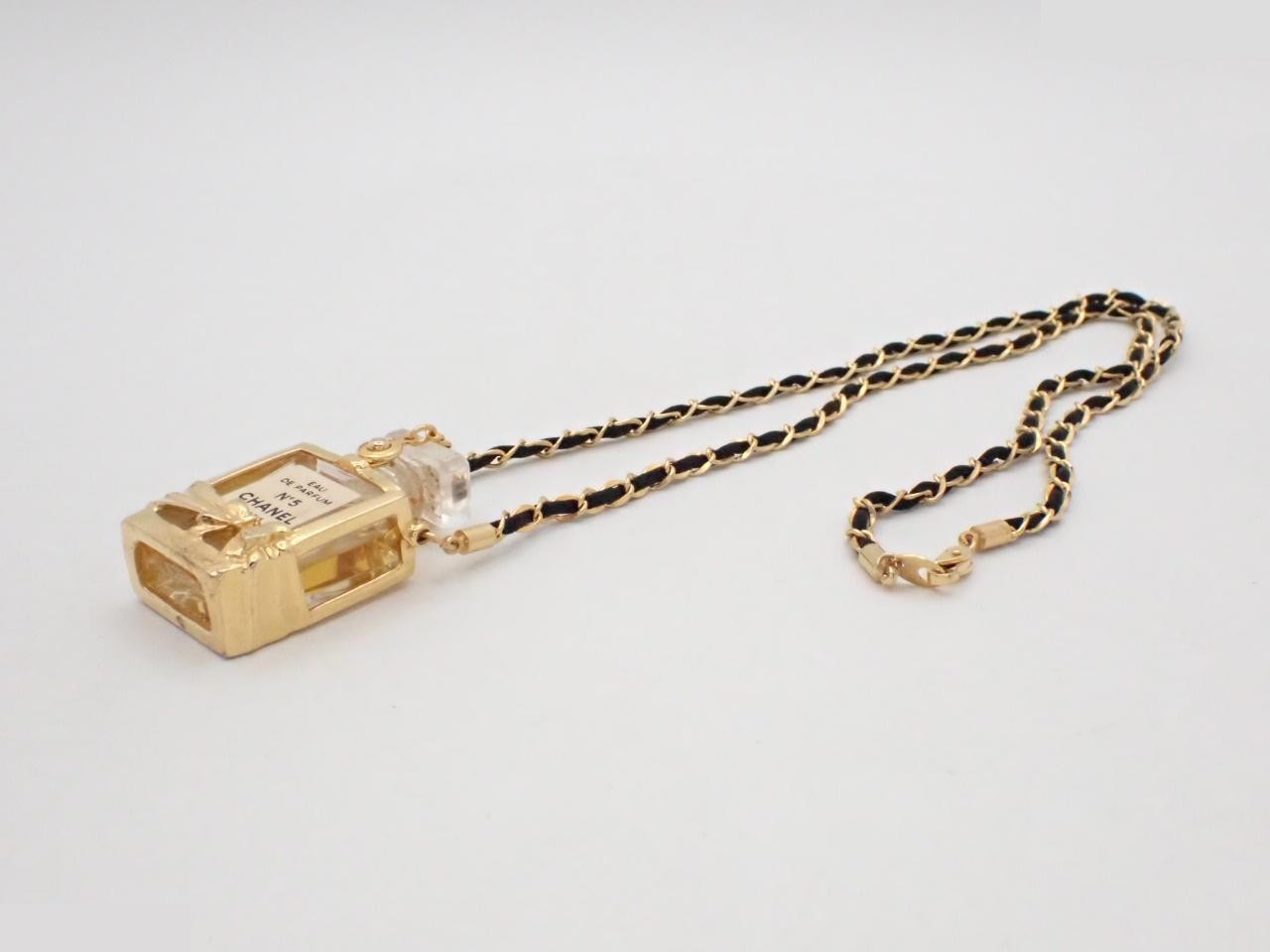 Perfume, ribbon, chain (approx. 70cm) — view 4