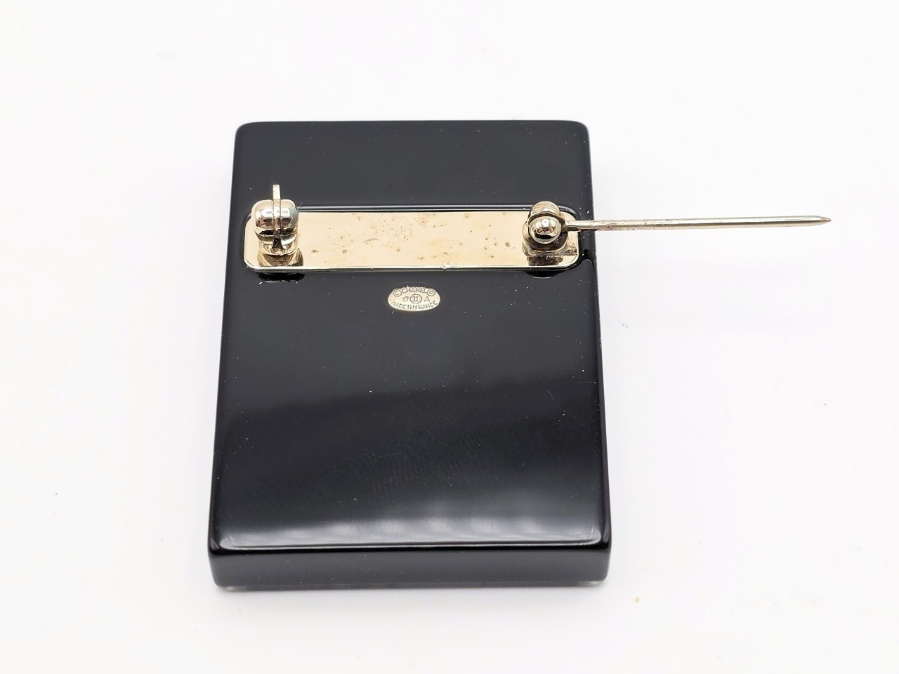 brooch — view 4