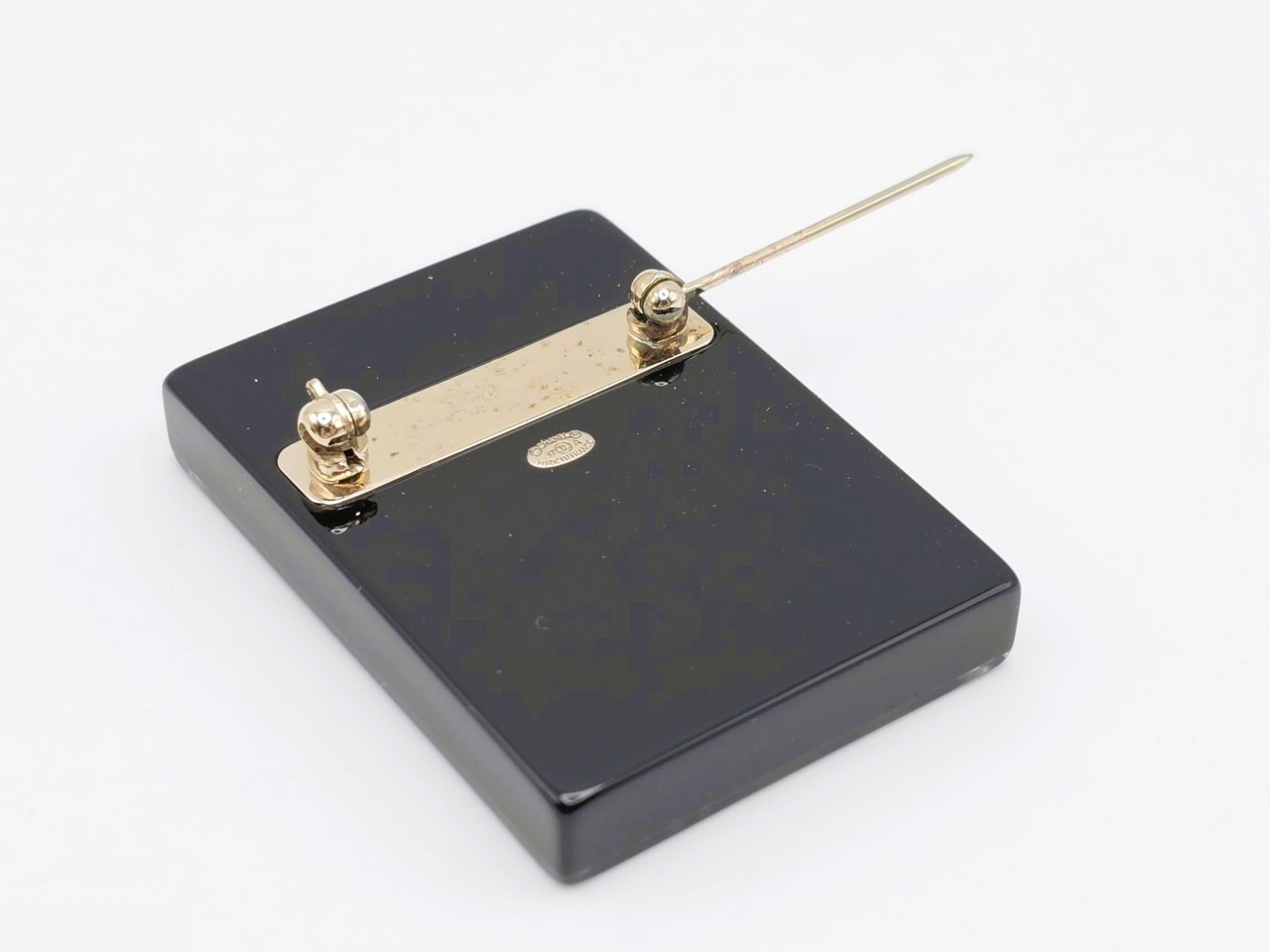 brooch — view 5