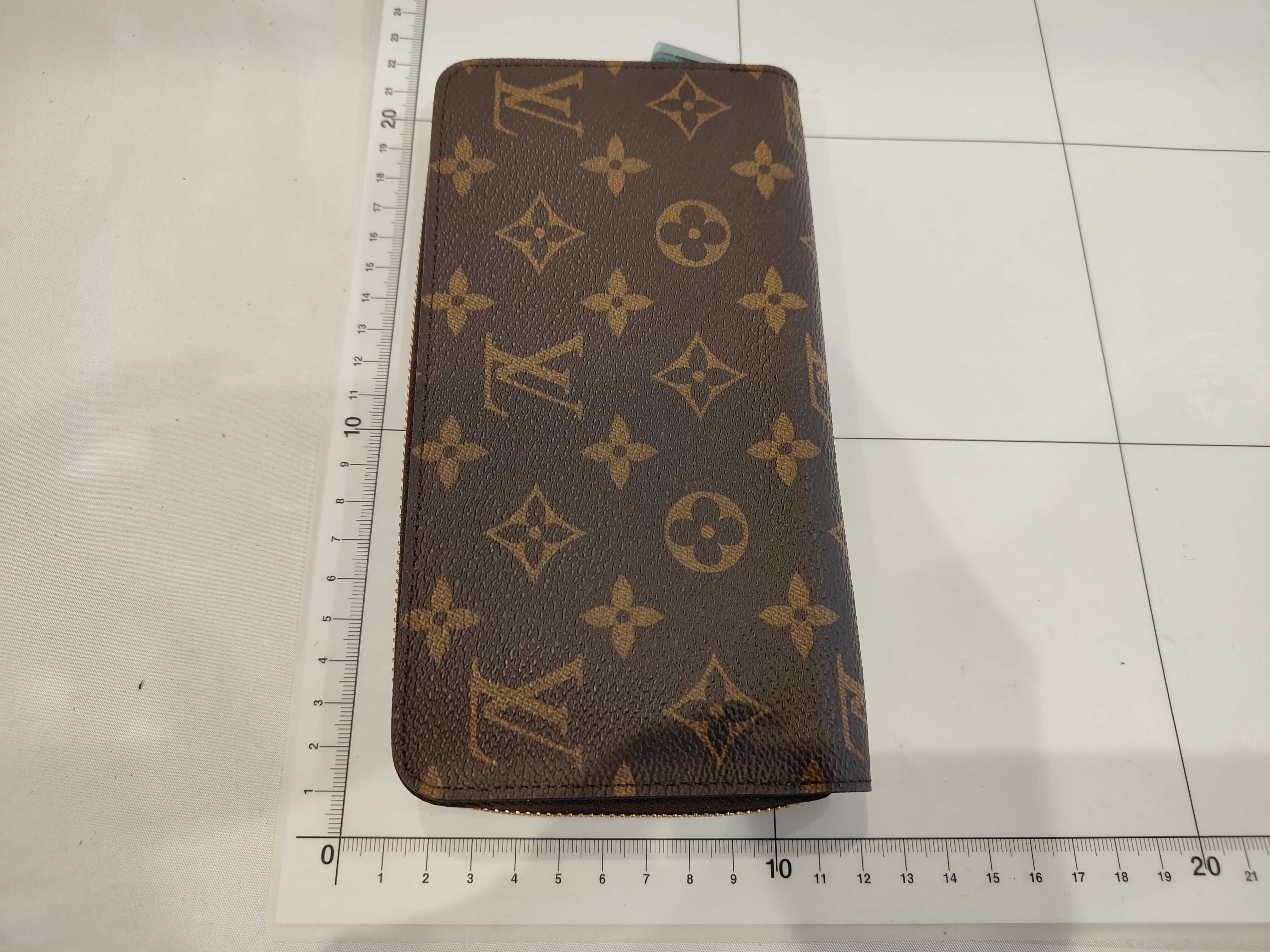 Monogram Louis Vuitton Zippy Wallet with dust bag and box. — view 2