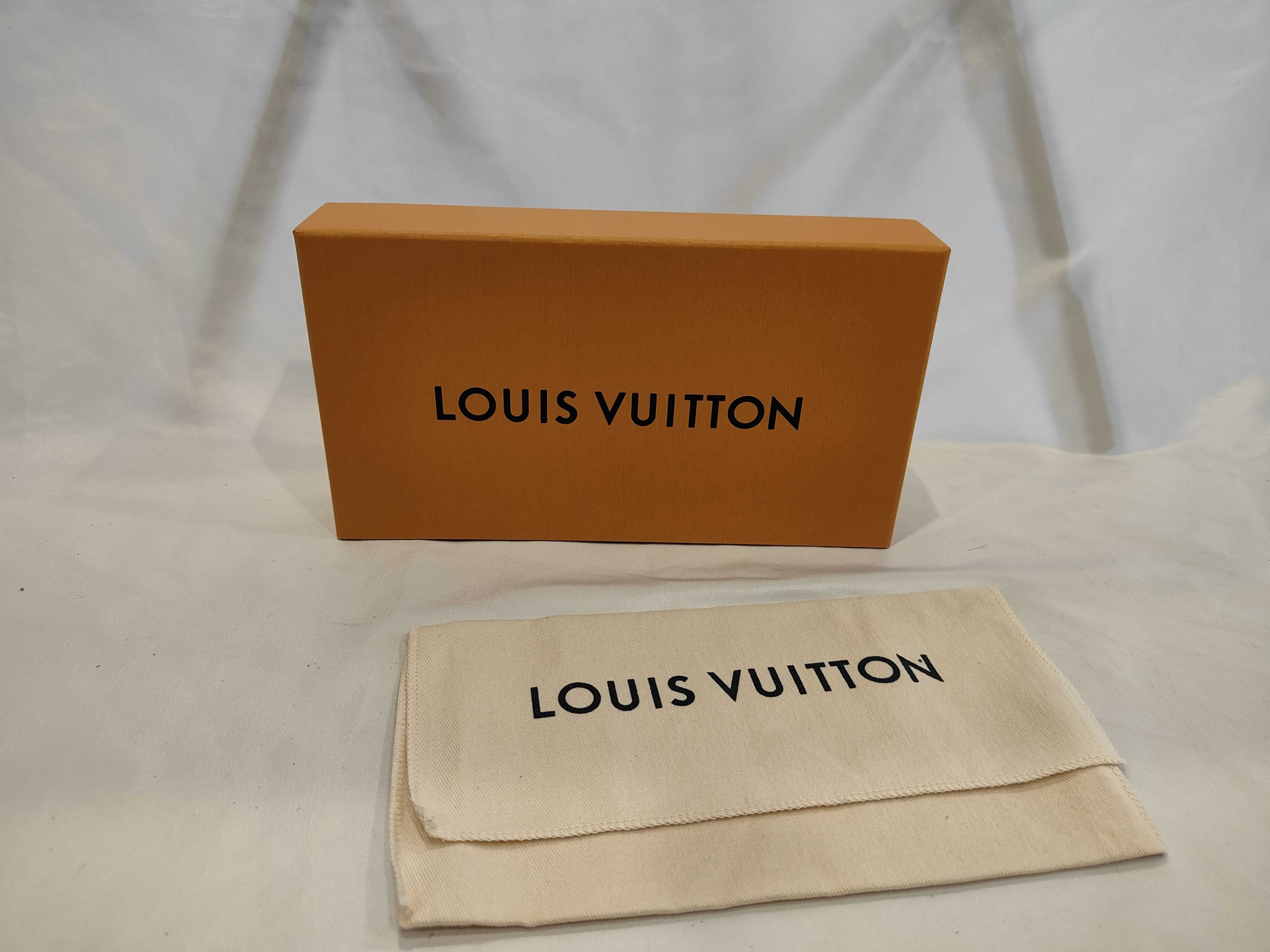 Monogram Louis Vuitton Zippy Wallet with dust bag and box. — view 11