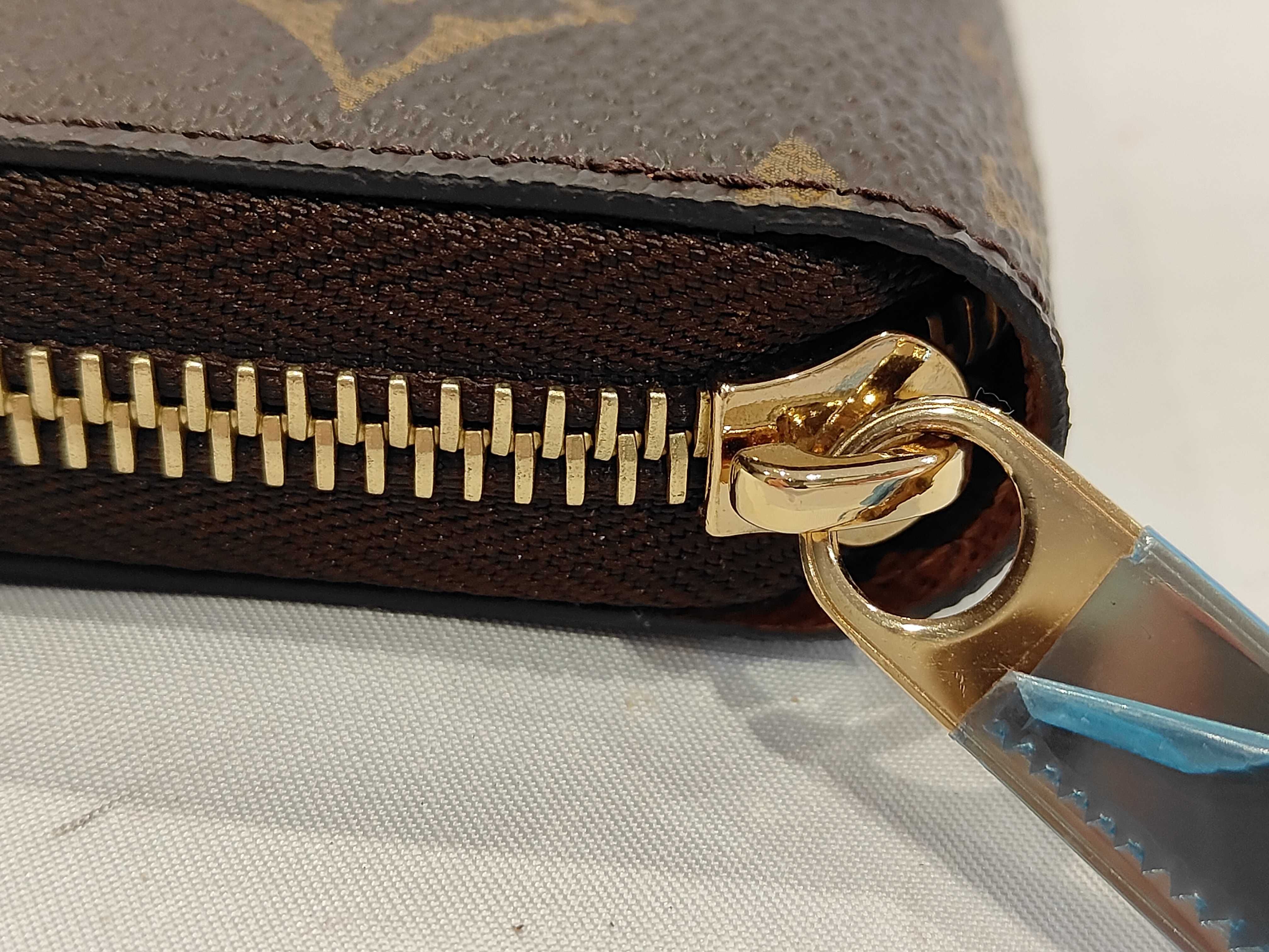 Monogram Louis Vuitton Zippy Wallet with dust bag and box. — view 6