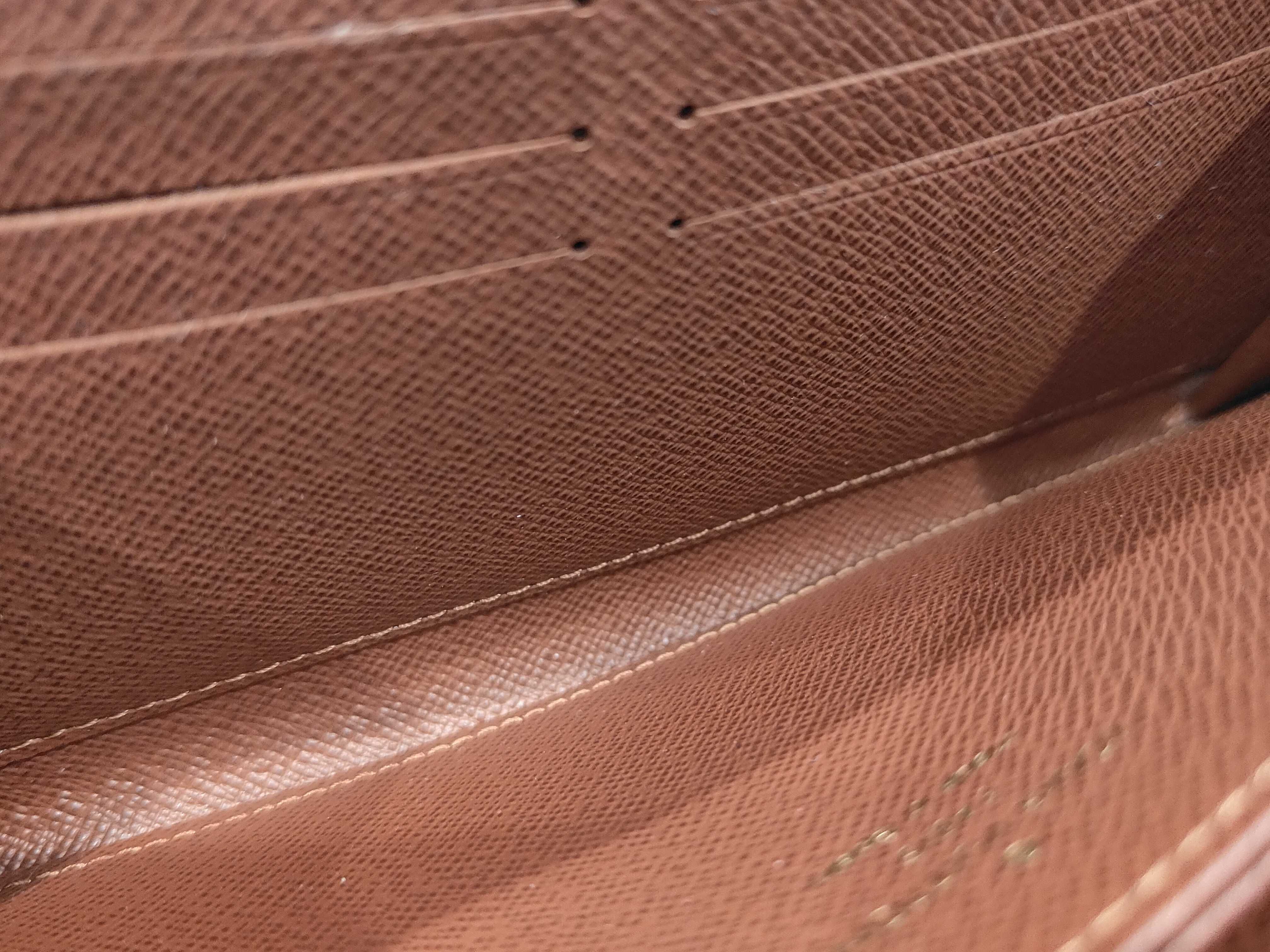 Monogram Louis Vuitton Zippy Wallet with dust bag and box. — view 8