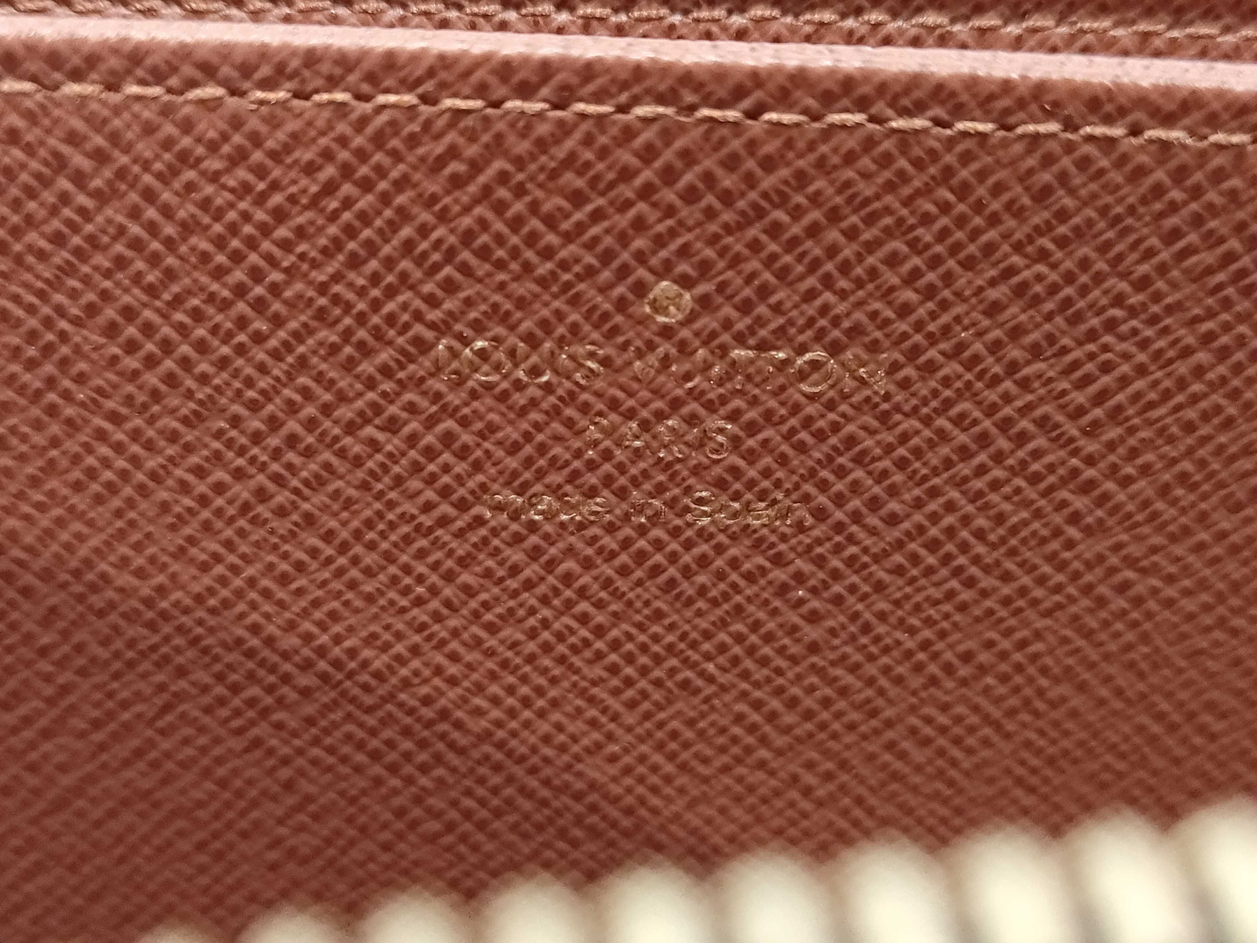 Monogram Louis Vuitton Zippy Wallet with dust bag and box. — view 9
