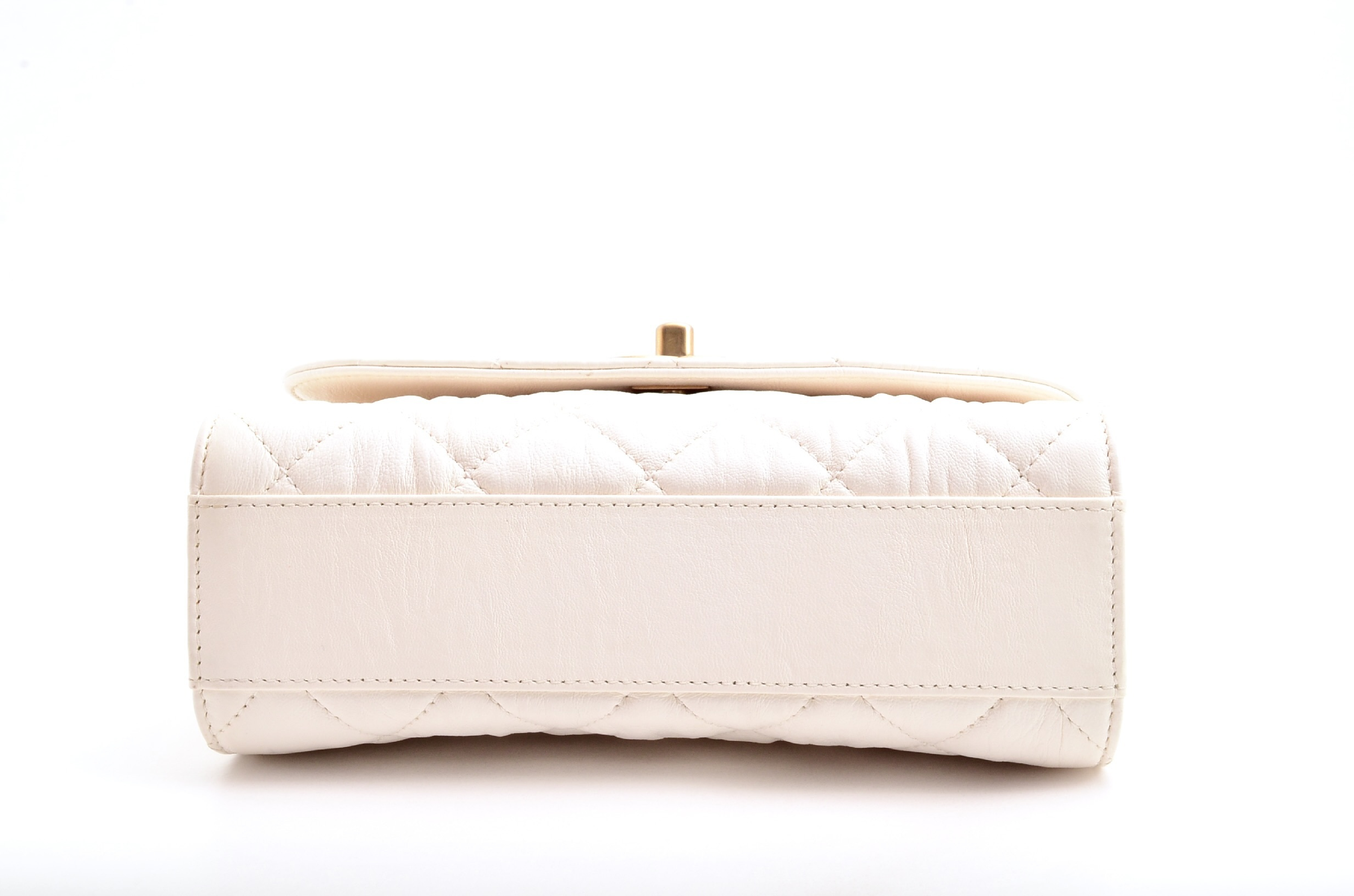 Matelassé Top Handle Antique Gold Hardware Handbag Shoulder Bag — view 9