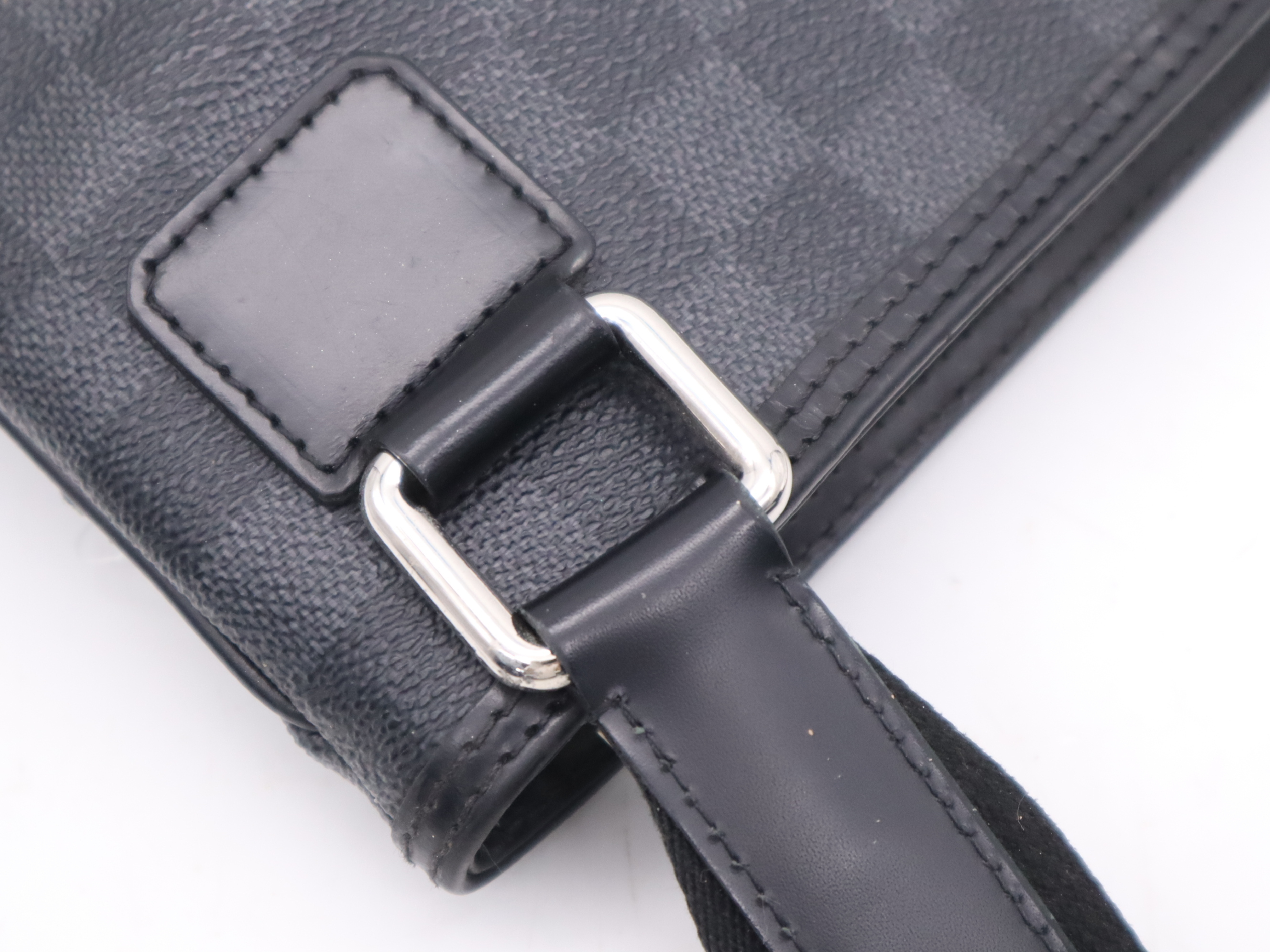 N58028 Graphite Thomas Shoulder Bag — view 7