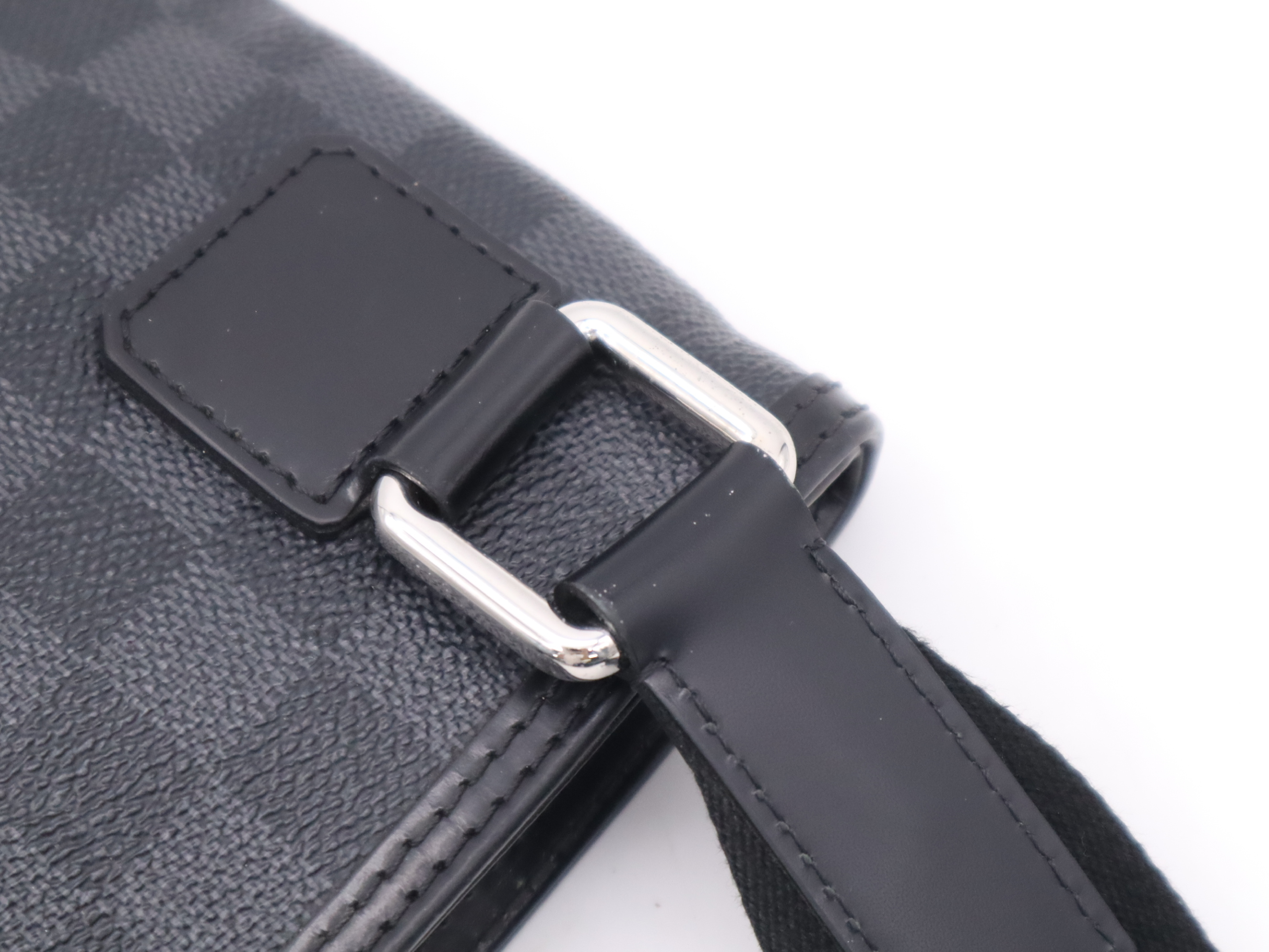 N58028 Graphite Thomas Shoulder Bag — view 8