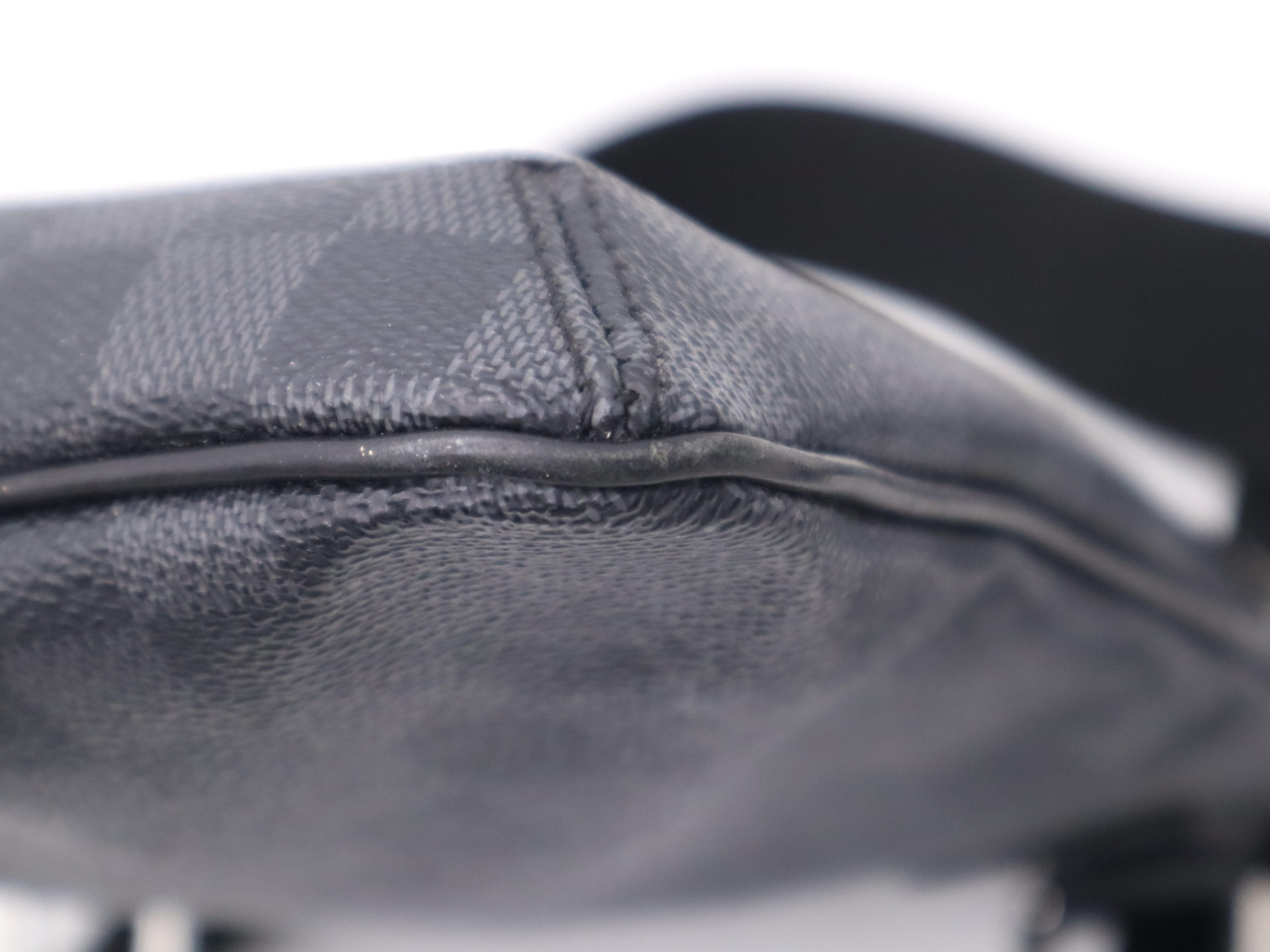 N58028 Graphite Thomas Shoulder Bag — view 9