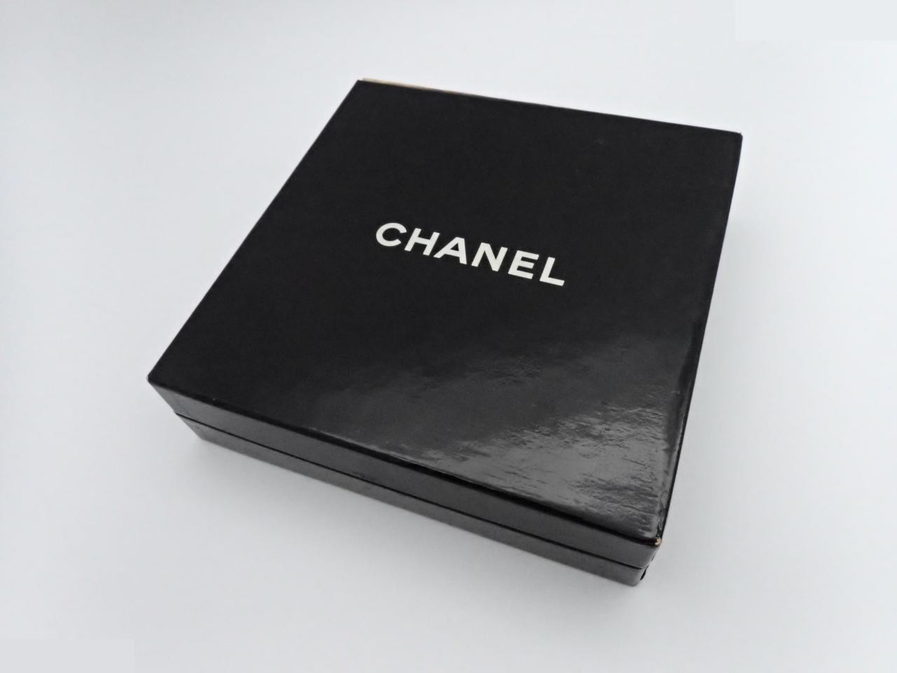 pearl long necklace, box — view 4