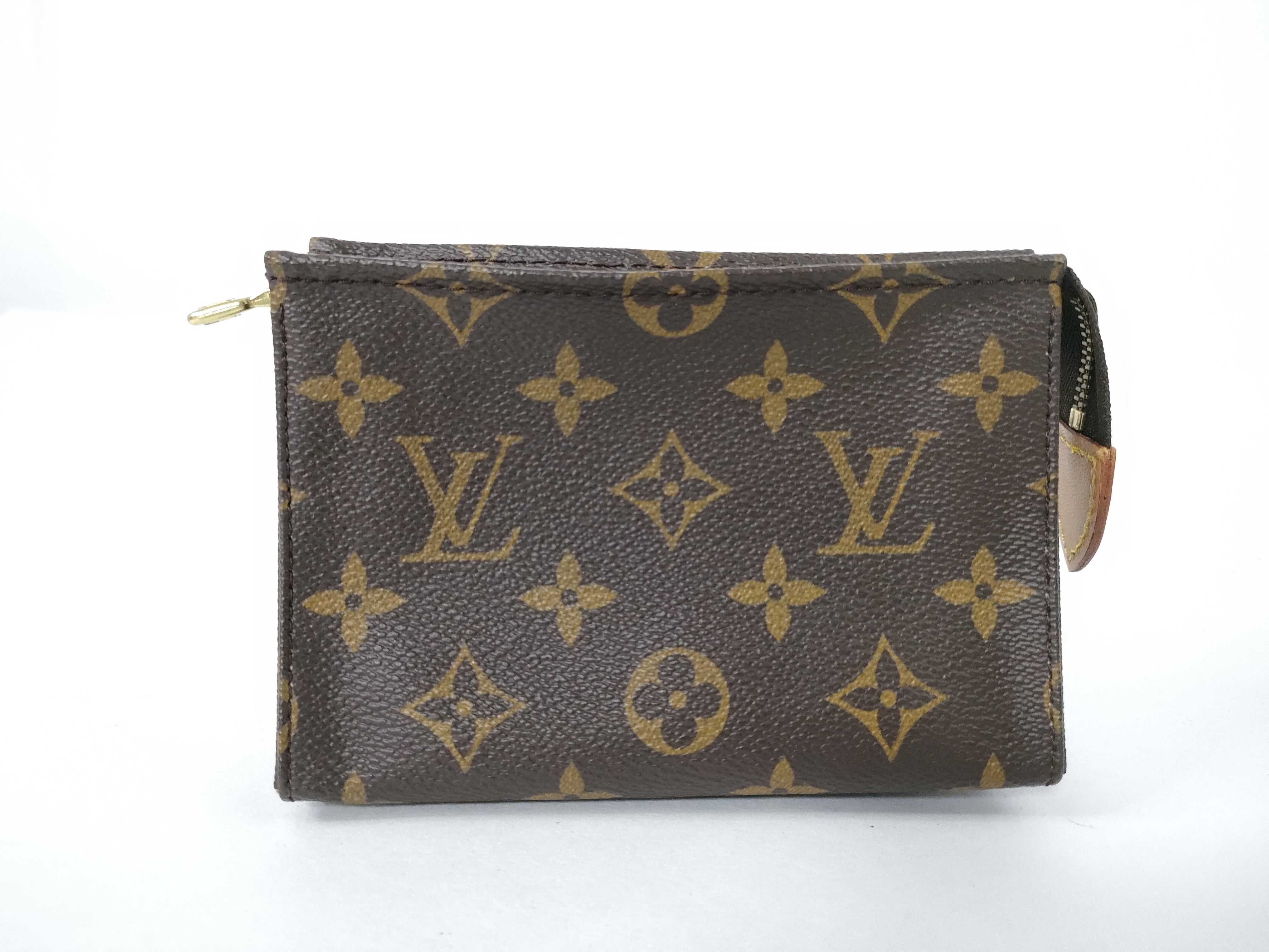 Monogram Pouch, Model Number M47542, Serial Number Unknown, Slight Discoloration/Corner Scuffs.