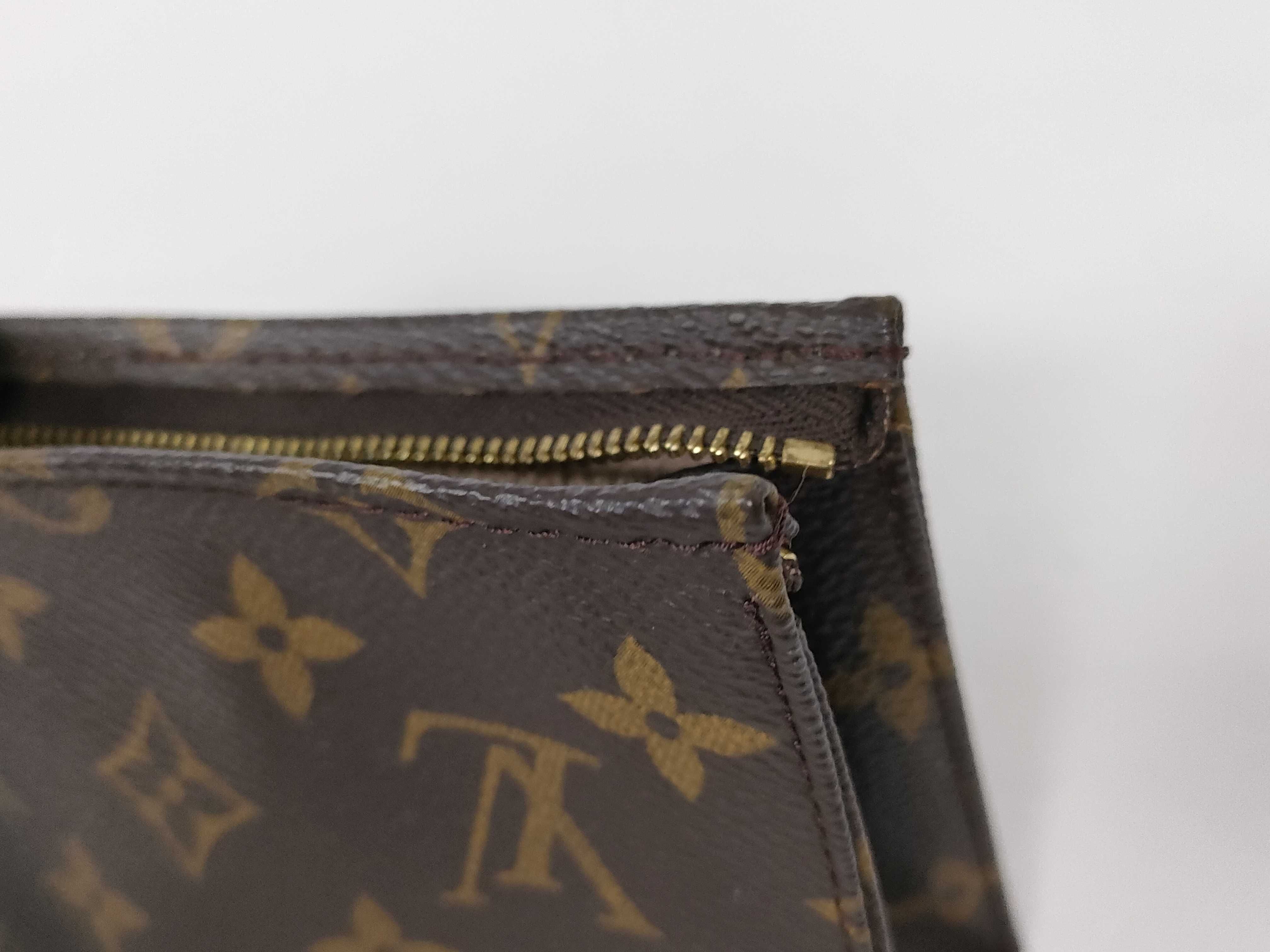 Monogram Pouch, Model Number M47542, Serial Number Unknown, Slight Discoloration/Corner Scuffs. — view 10