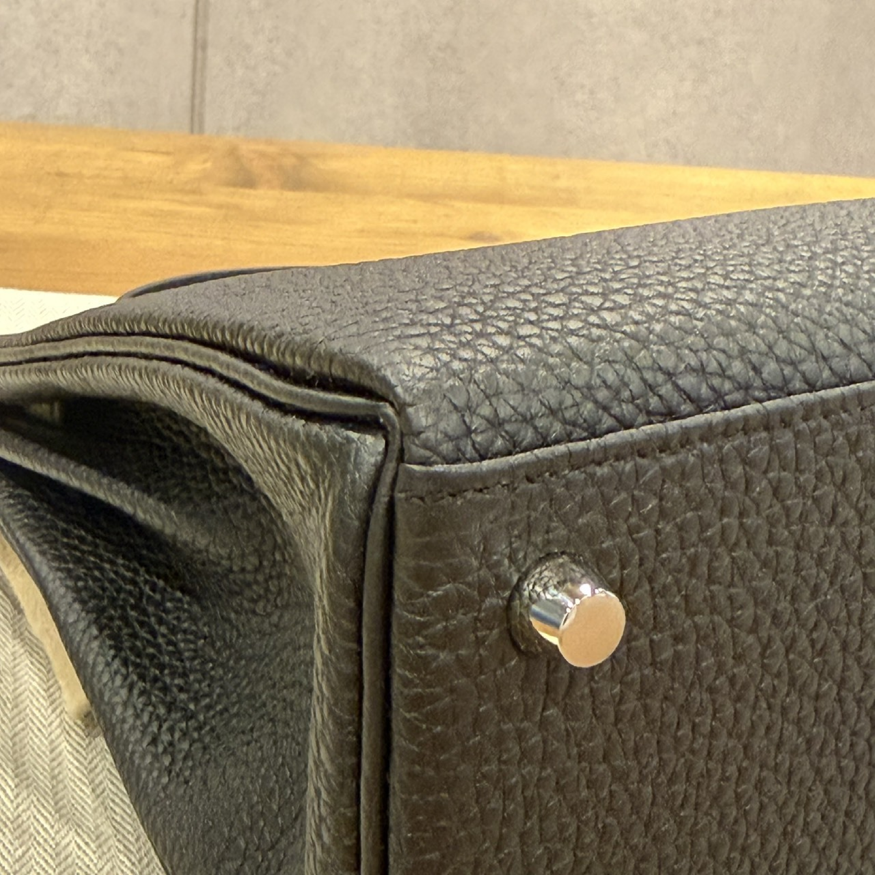 Kelly 25 Black Togo PHW G stamp handbag — view 11