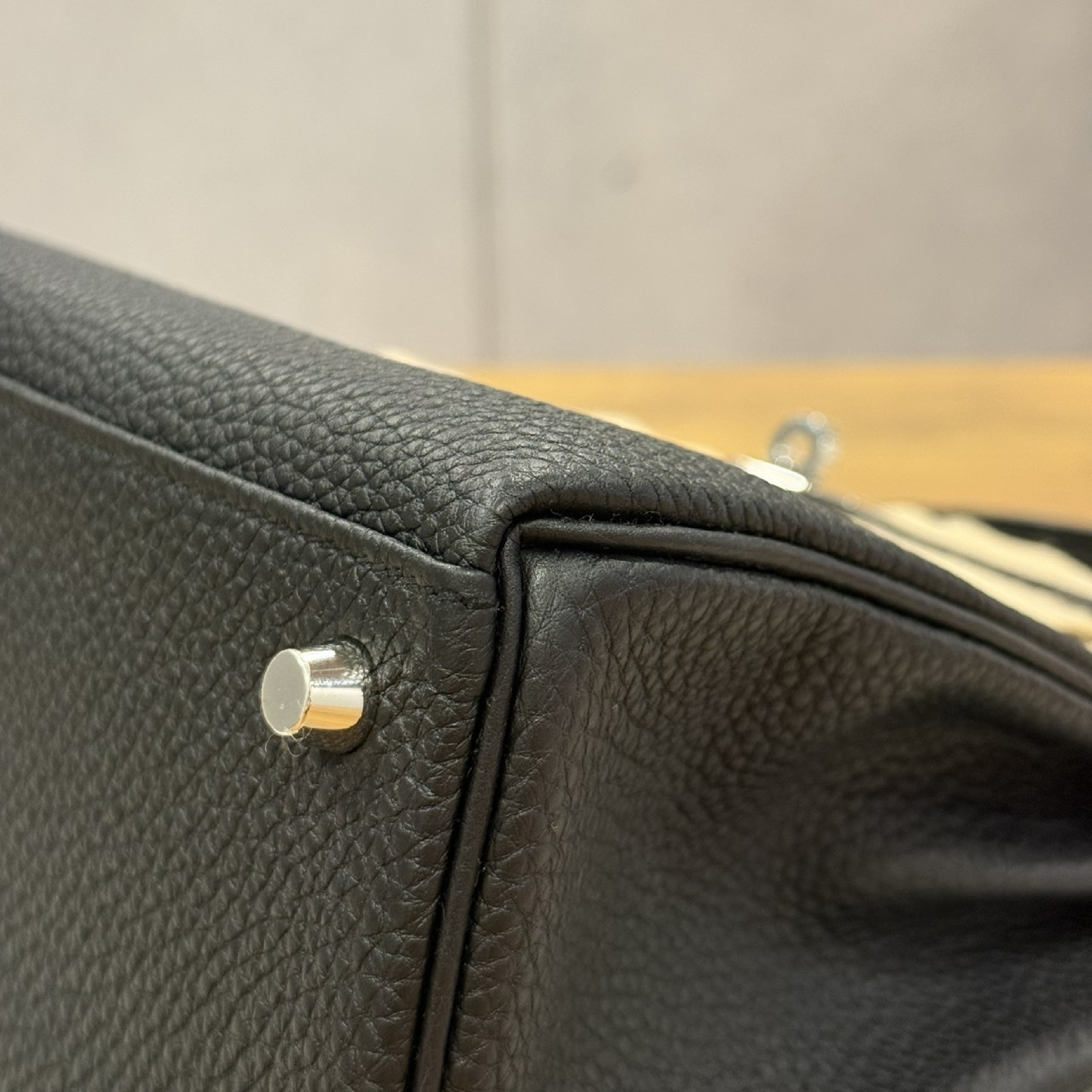 Kelly 25 Black Togo PHW G stamp handbag — view 9