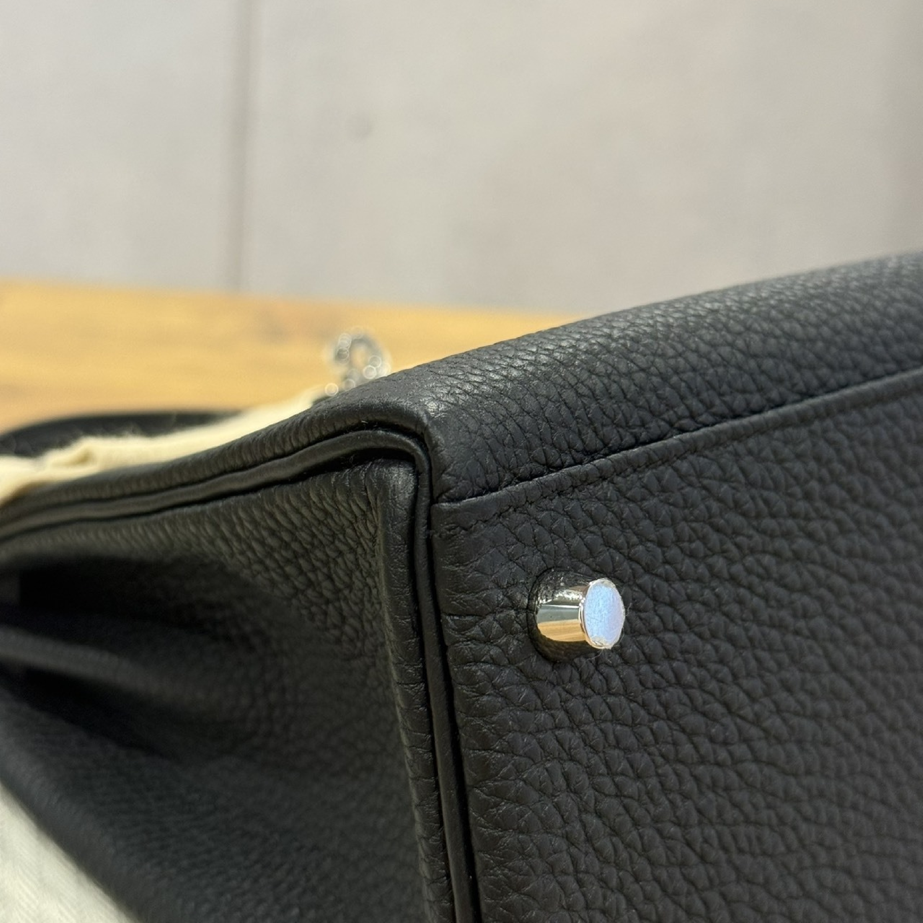 Kelly 25 Black Togo PHW G stamp handbag — view 10