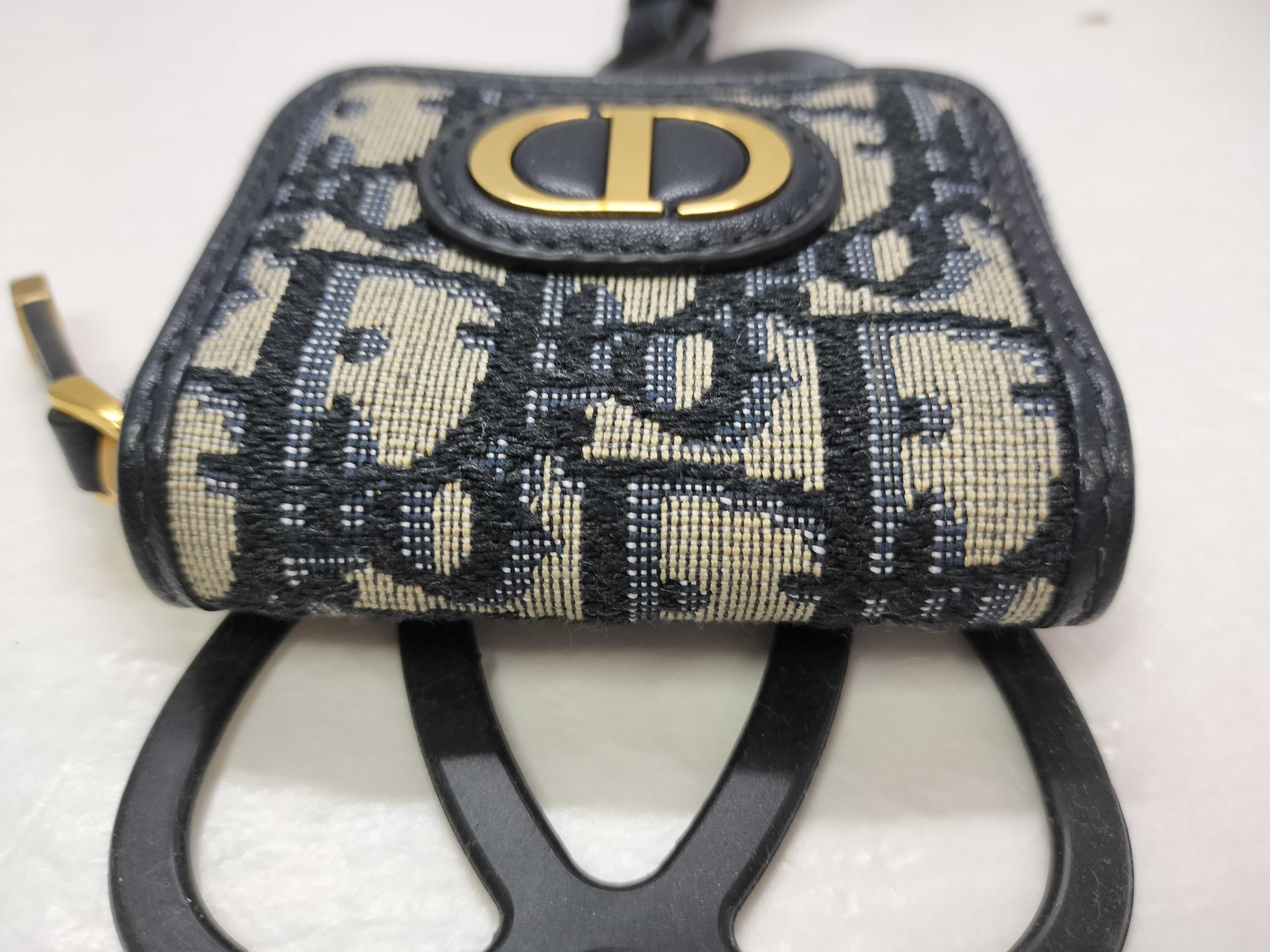 Trotter Dior Montaigne Oblique AirPods Phone Holder. Accessories: Box, dust bag, coin case. — view 6