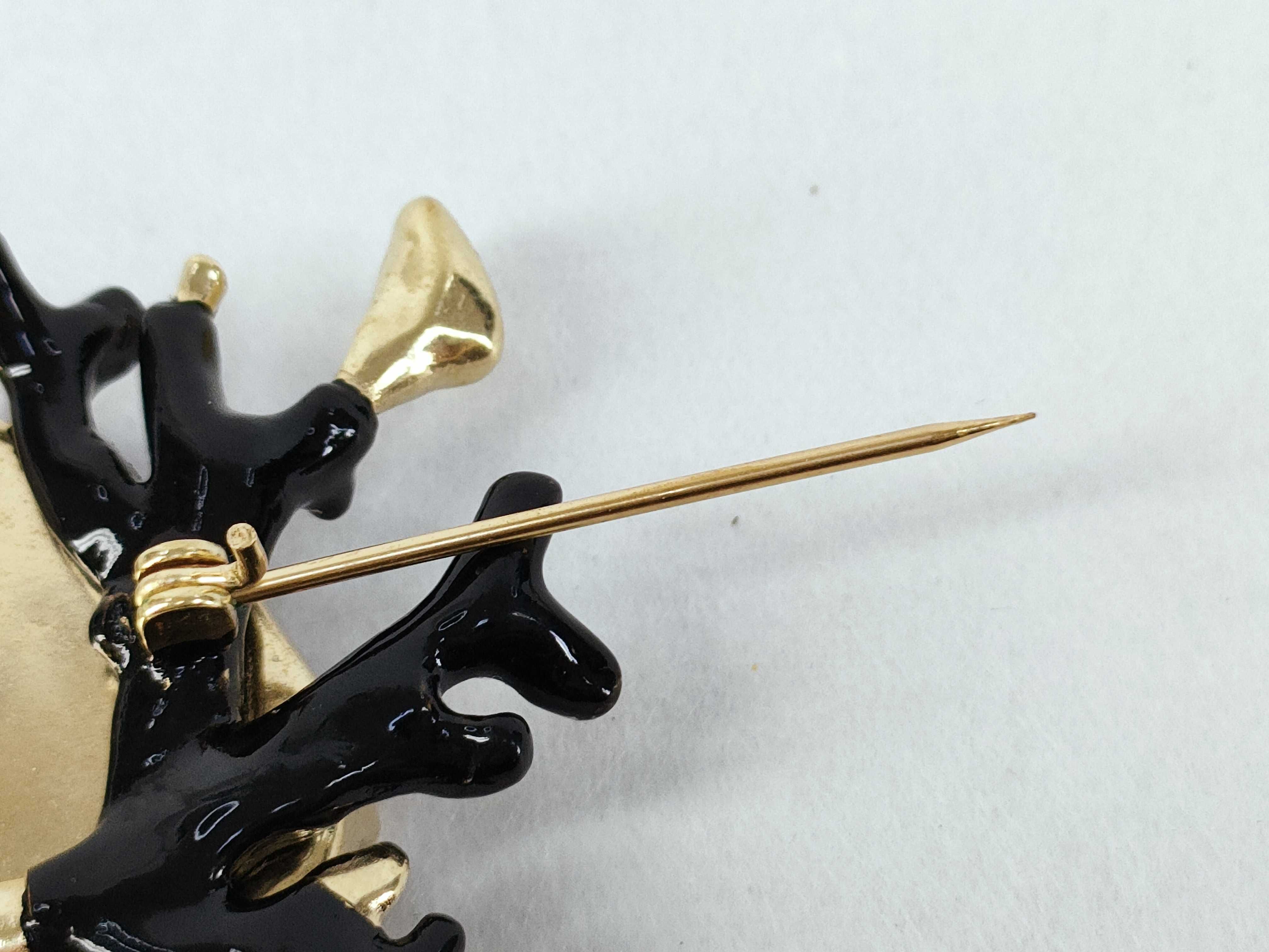 Coral Brooch — view 5