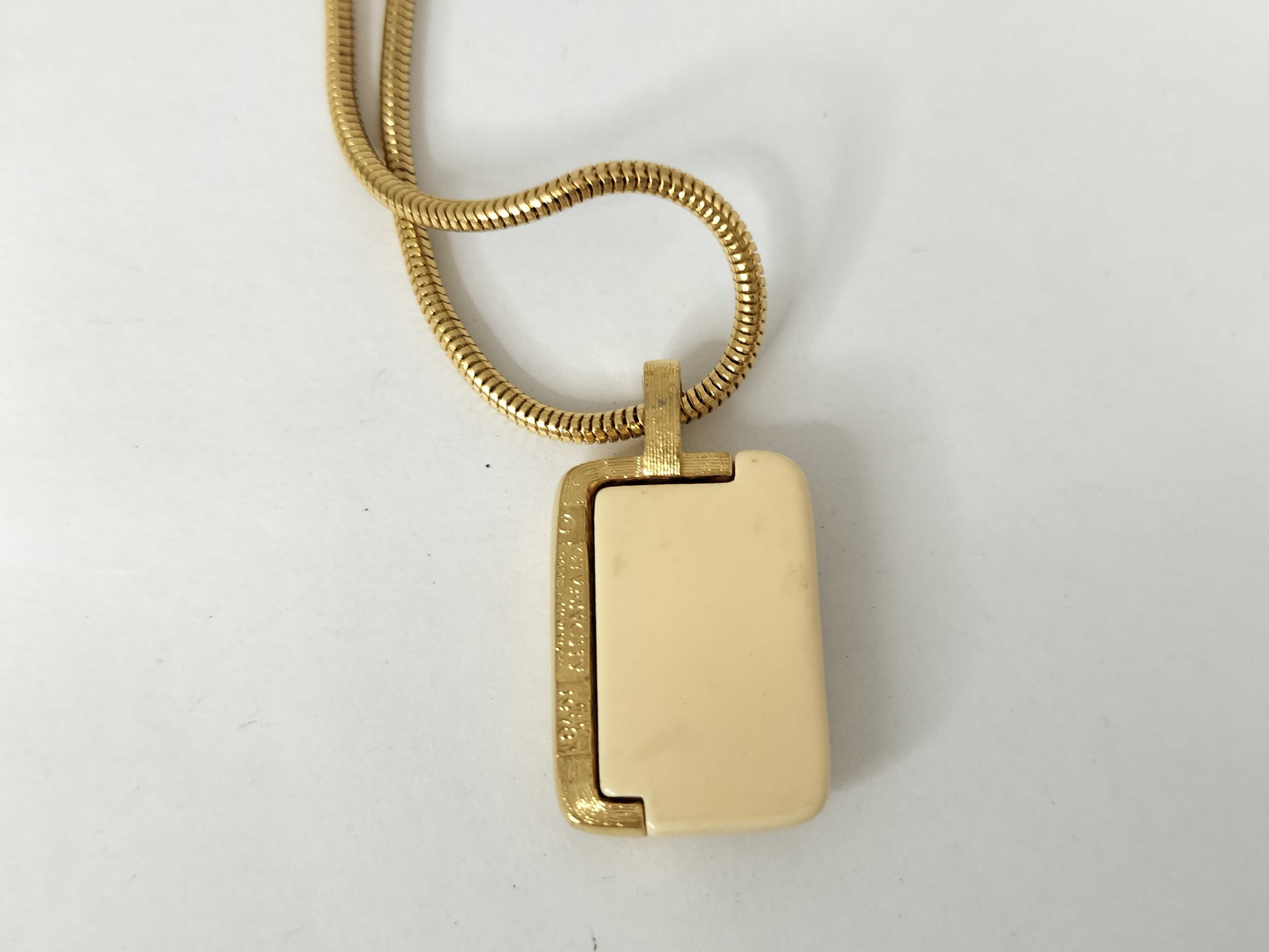 necklace — view 2