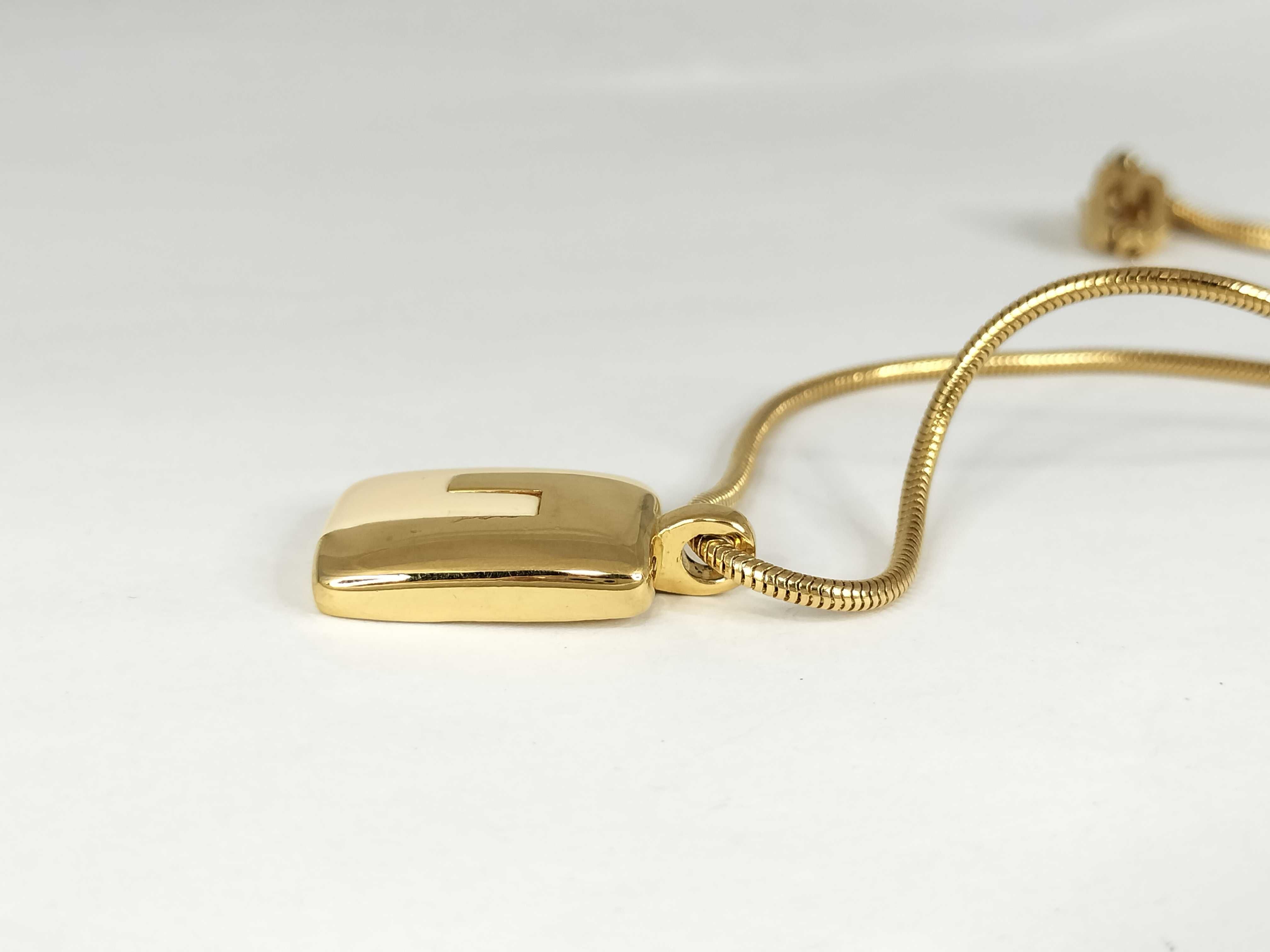 necklace — view 3
