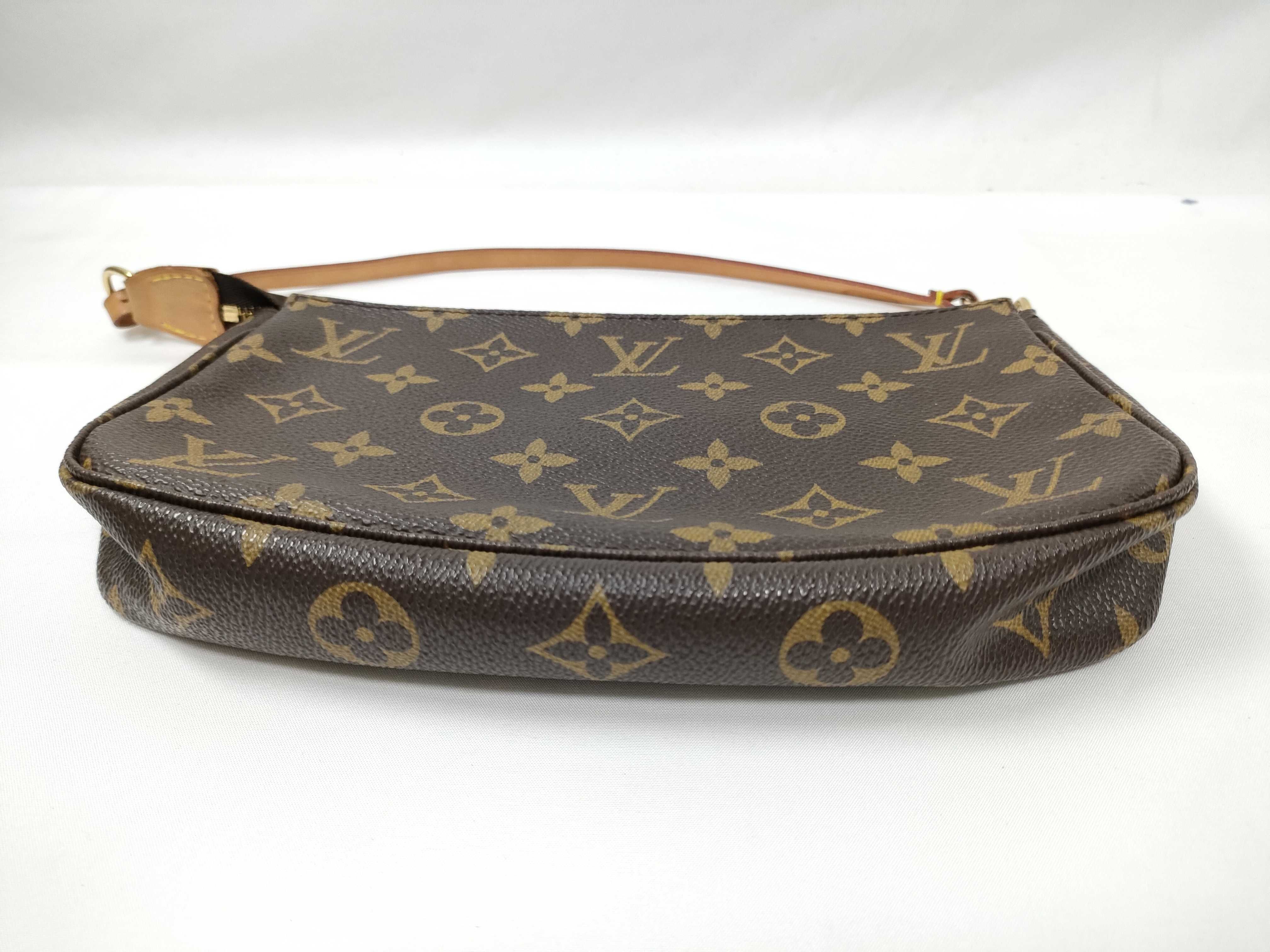 Monogram Louis Vuitton M51980 Pochette Accessoires Monogram VI0929 Pouch — view 3