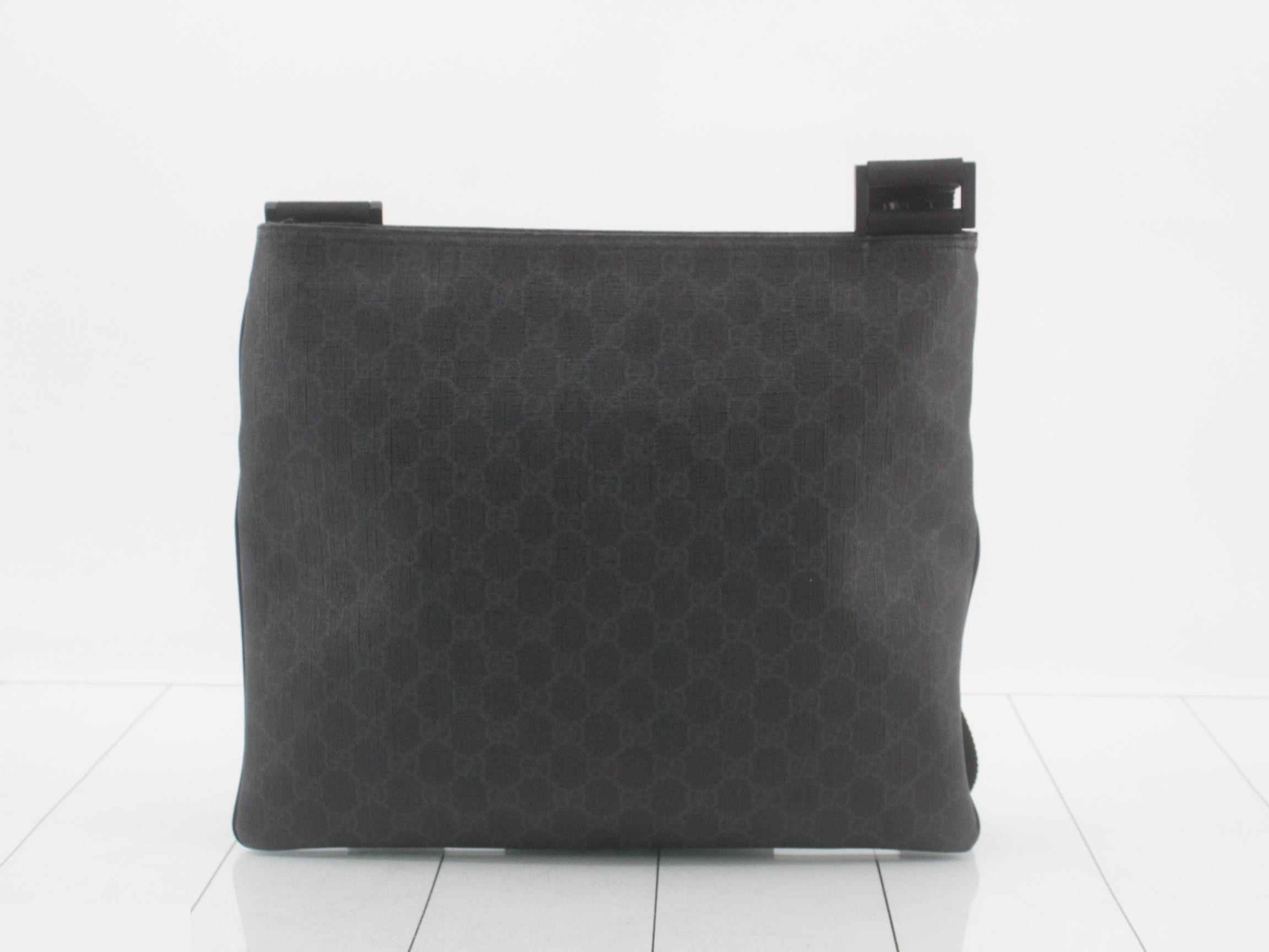 GG Supreme Shoulder Bag — view 2