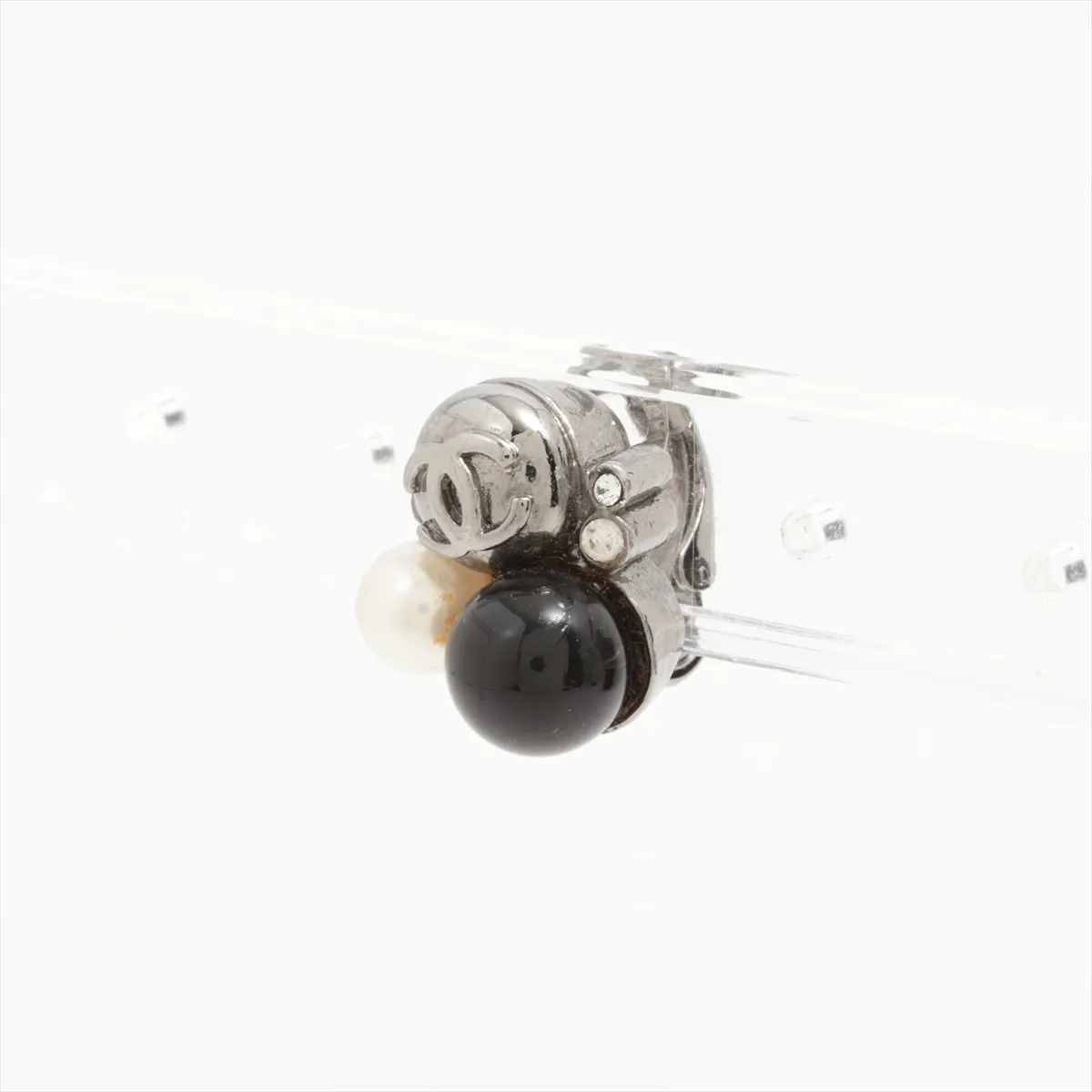 Cocomark 04A Earrings (for both ears, one side only) GP x Rhinestone x Fake Pearl Silver — view 3