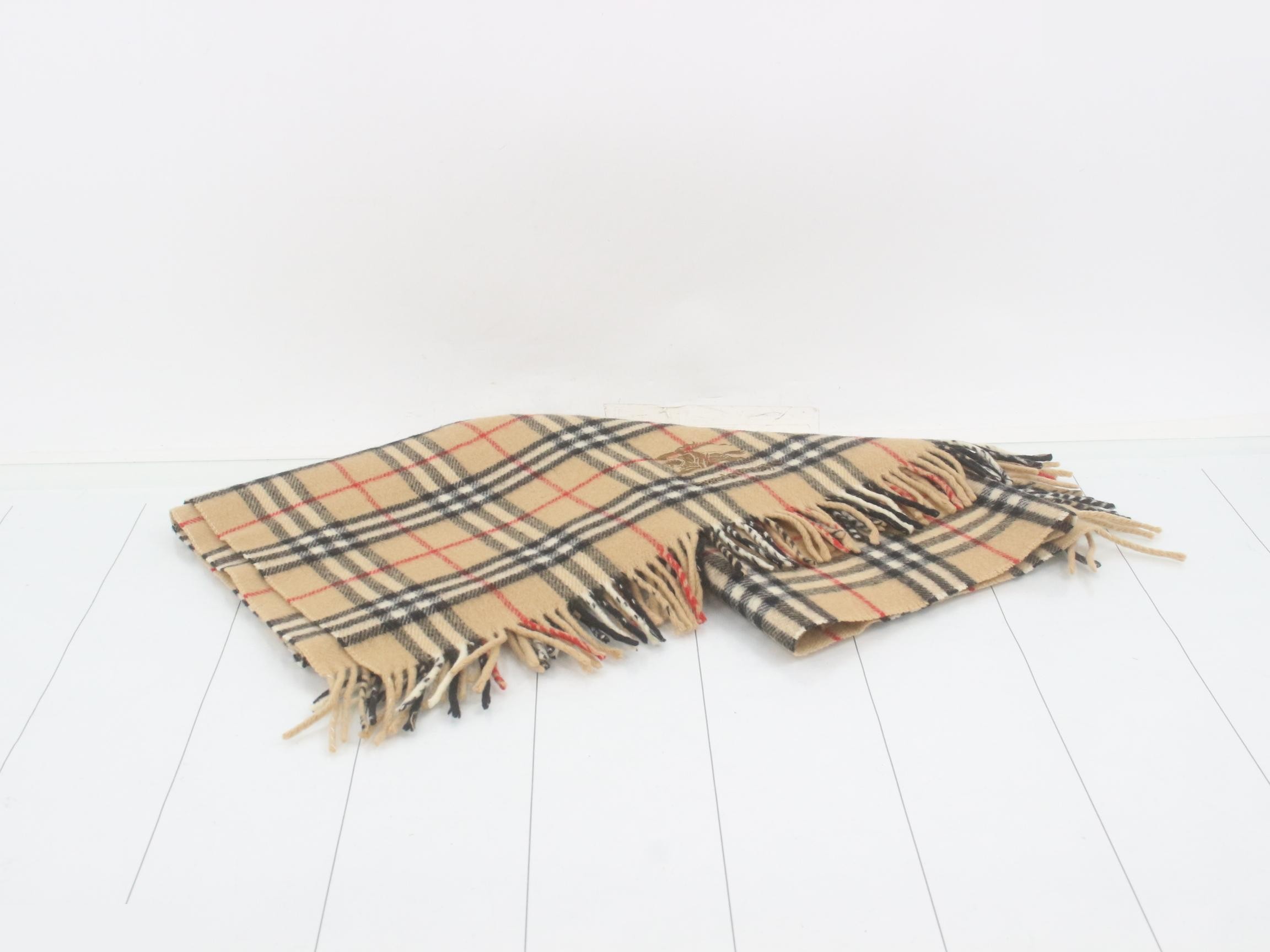 Nova Check lap blanket/shawl, beige — view 2