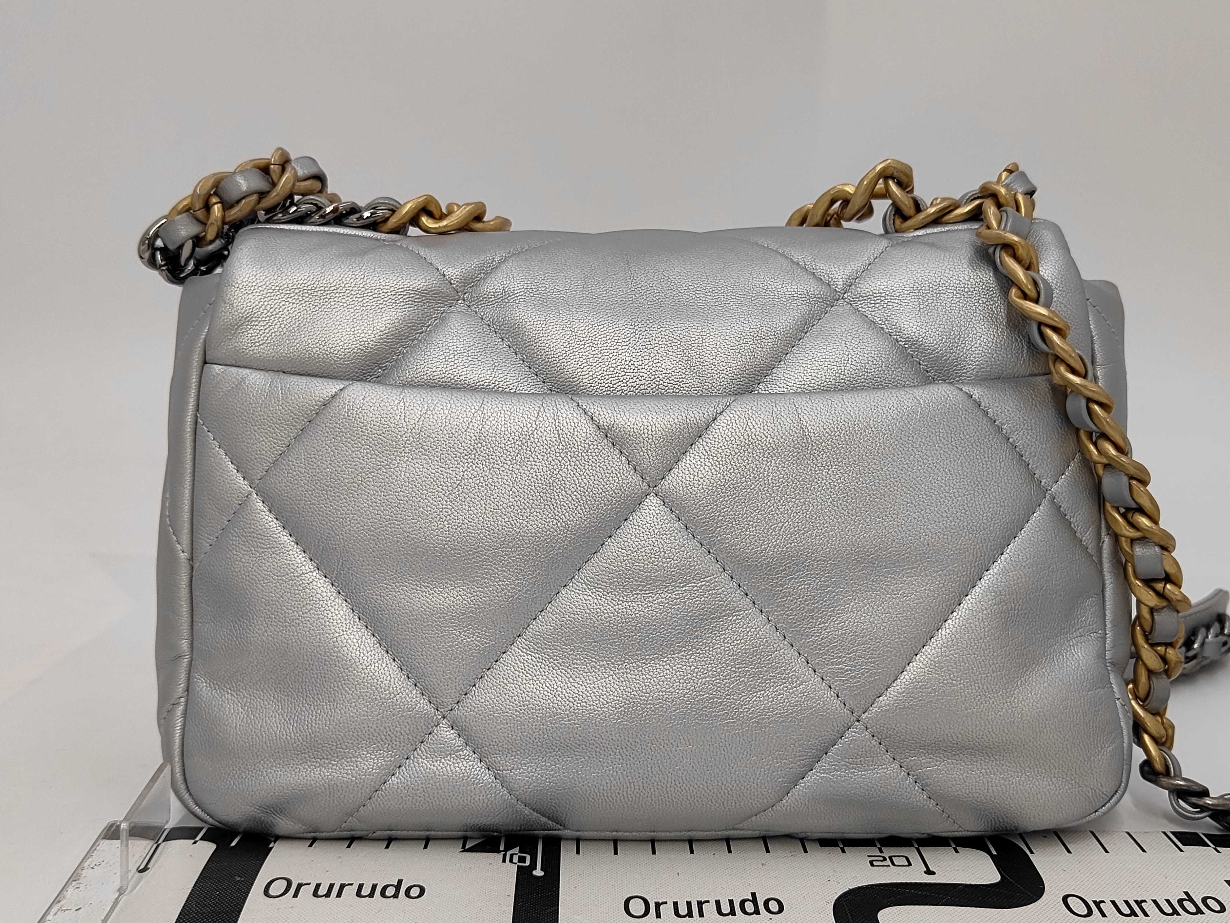 19 Bag Silver Quilted Calfskin Gold Hardware No. 30 Card Included Bag — view 2