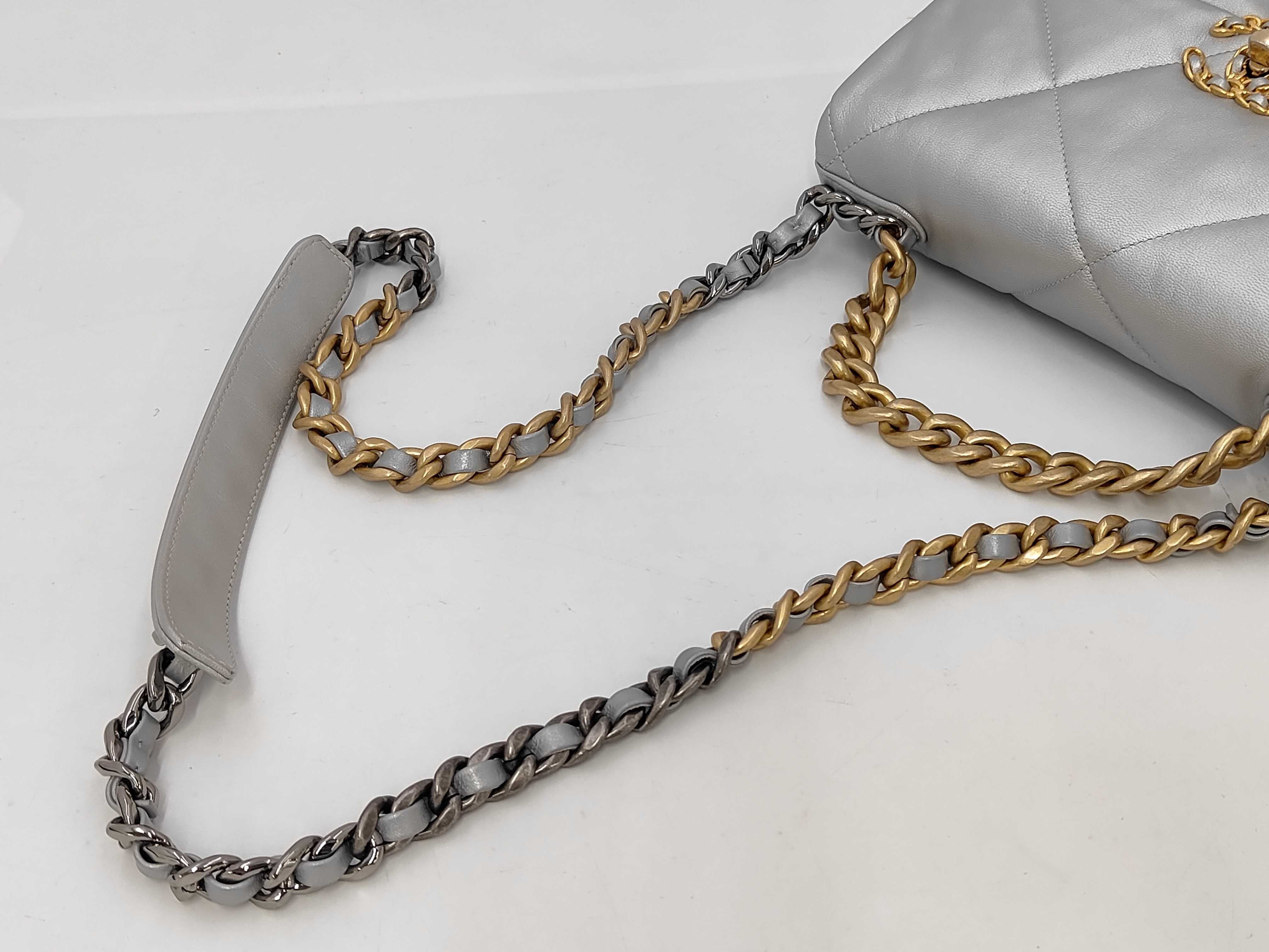 19 Bag Silver Quilted Calfskin Gold Hardware No. 30 Card Included Bag — view 5