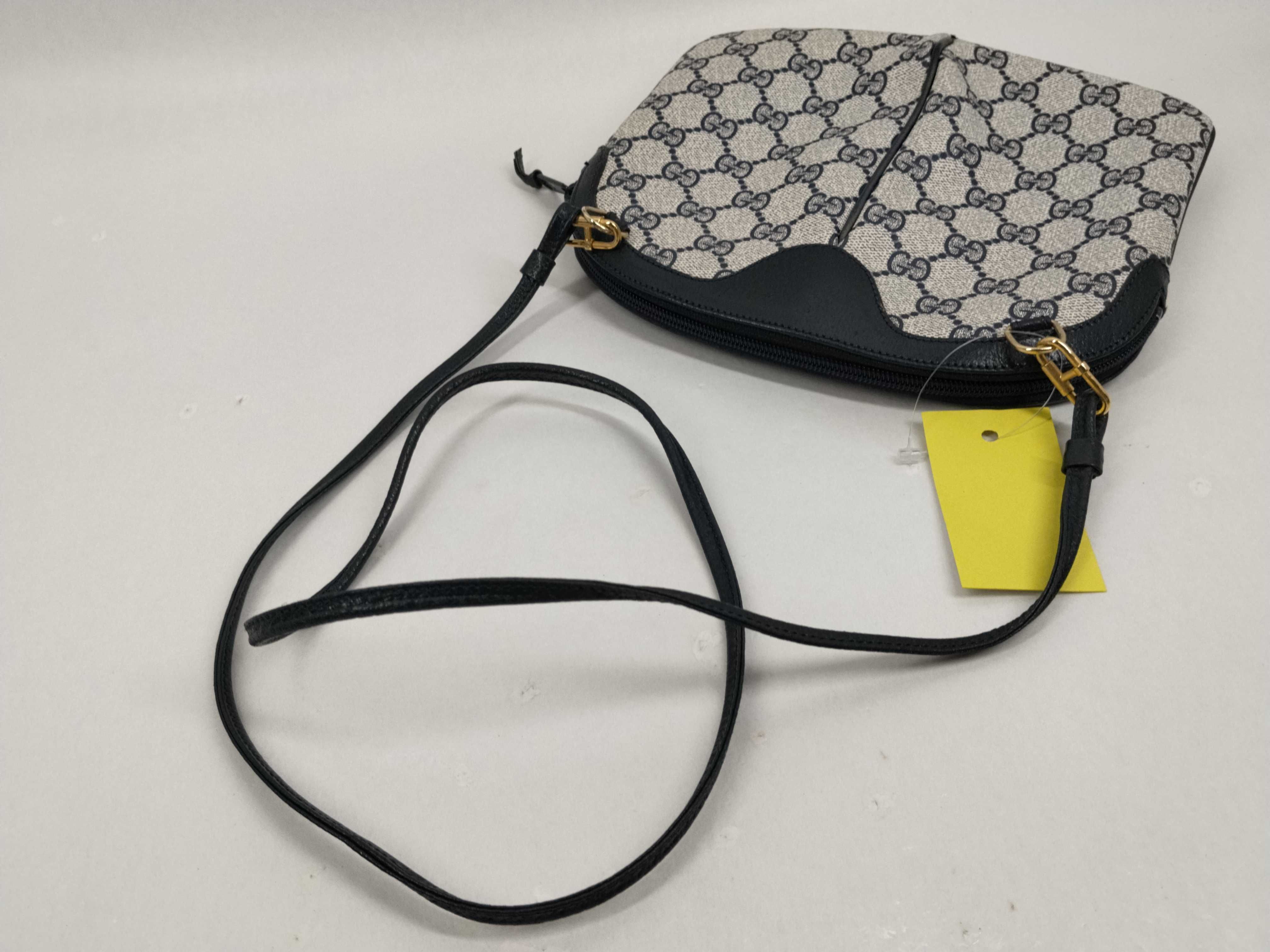 Old GG Supreme 904 02 047 Shoulder Bag — view 6