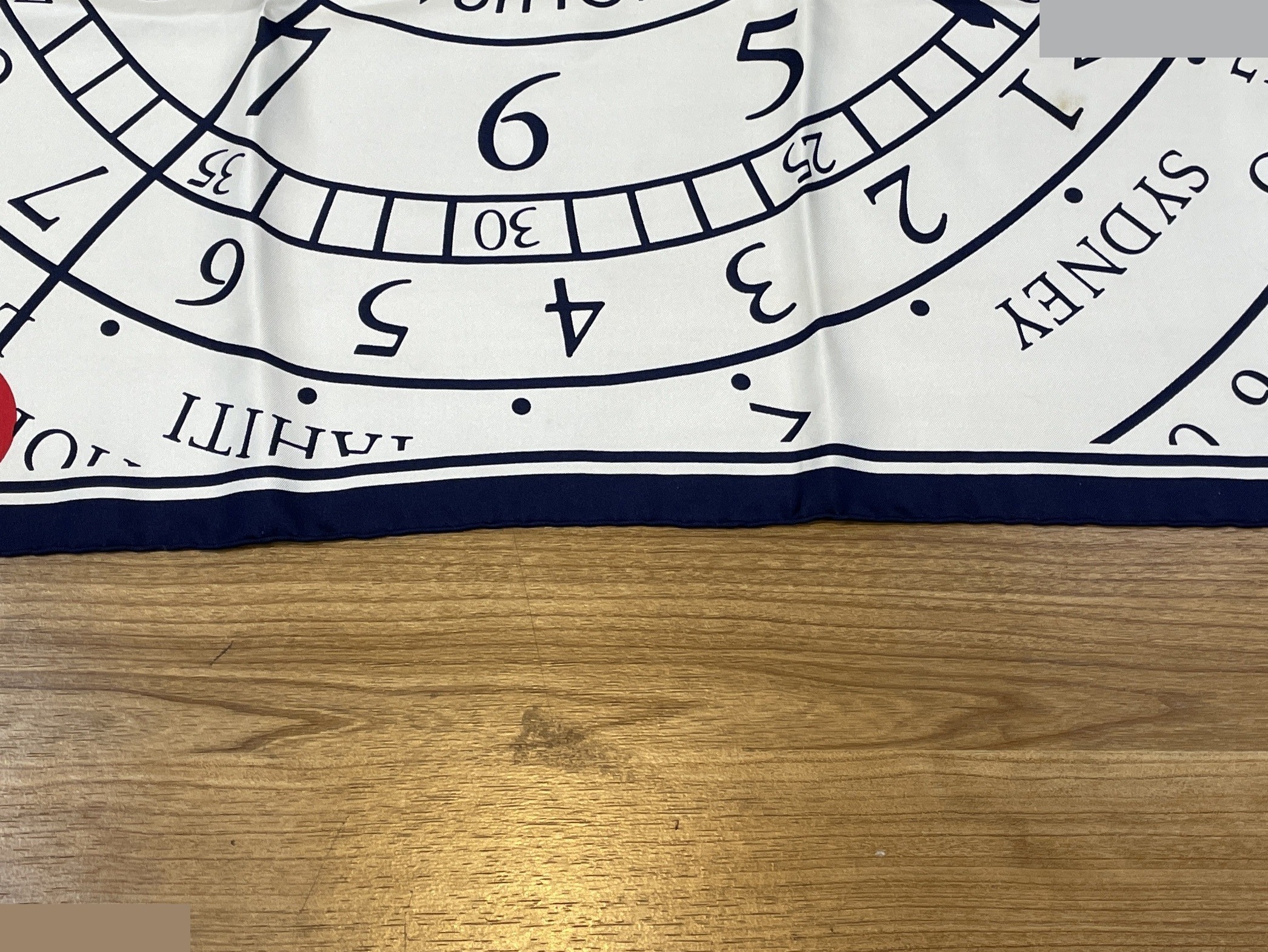 Montre 1988 Gae Aulenti, clock pattern, silk, large scarf, 84 x 86 cm — view 3