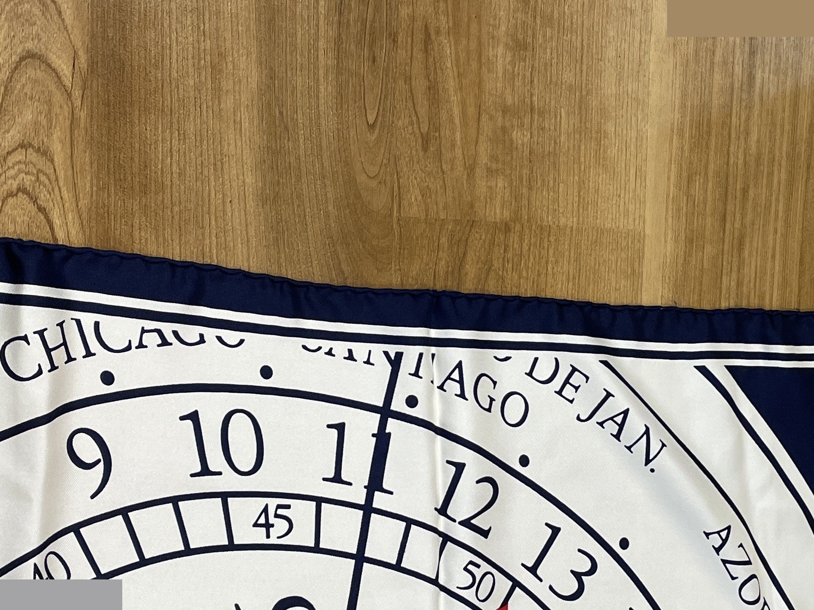Montre 1988 Gae Aulenti, clock pattern, silk, large scarf, 84 x 86 cm — view 5